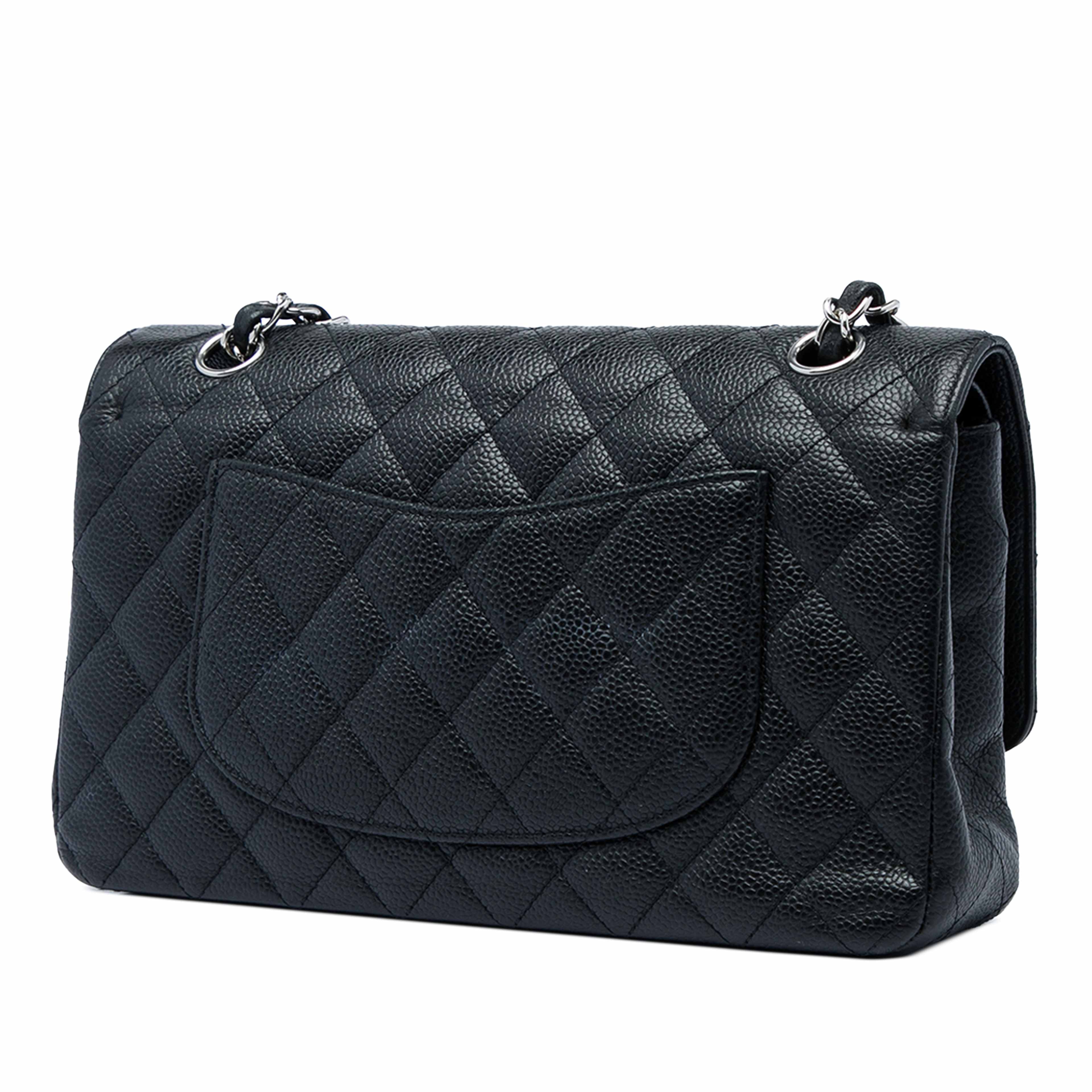Chanel Medium Classic Caviar Double Flap, från Luxclusif, i färgen svart. Klicka för att öppna bilden i stort format