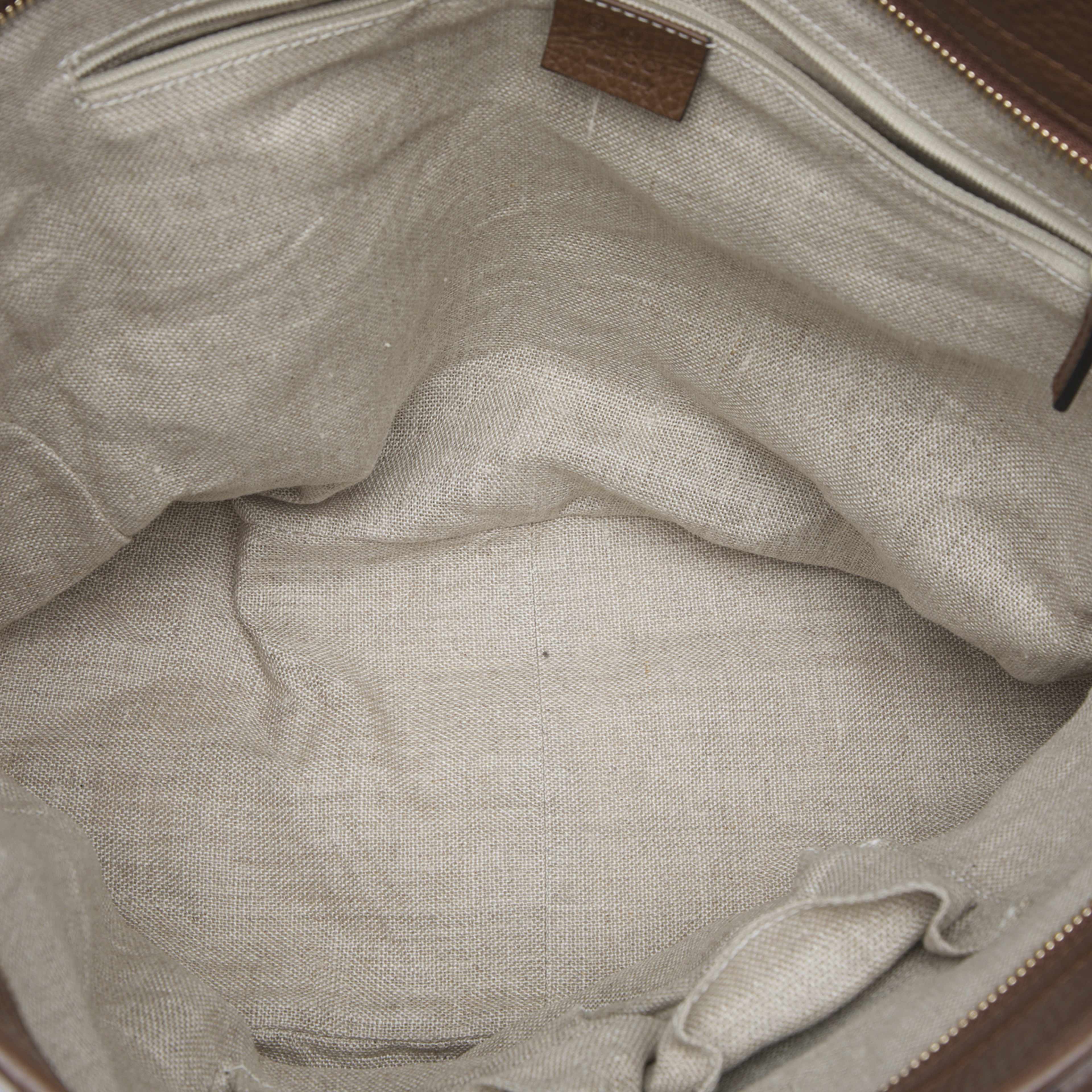 Gucci Gg Canvas Bree Zippered Tote, från Luxclusif, i färgen beige. Klicka för att öppna bilden i stort format