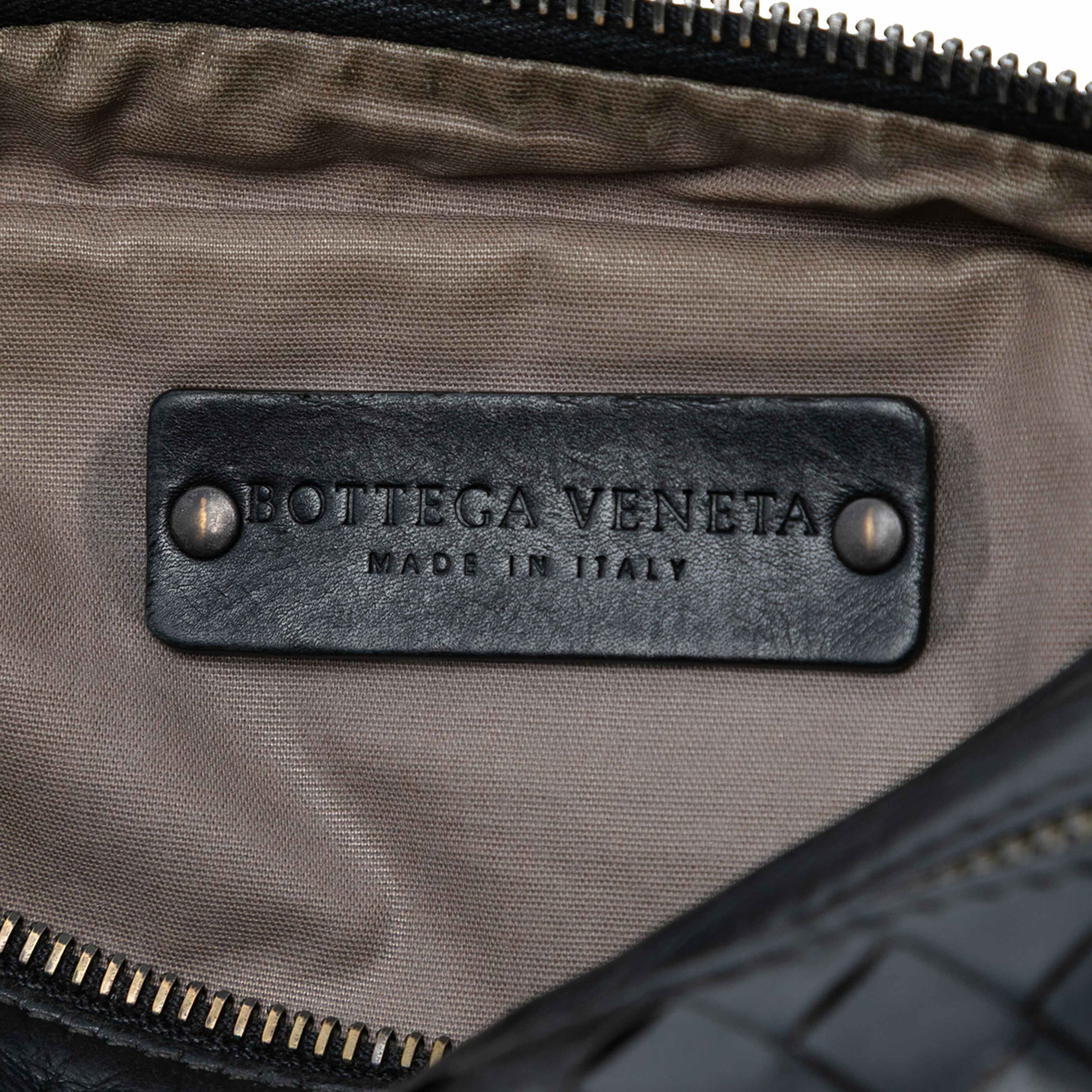 Bottega Veneta Nappa Intrecciato Belt Bag, från Luxclusif, i färgen black. Klicka för att öppna bilden i stort format
