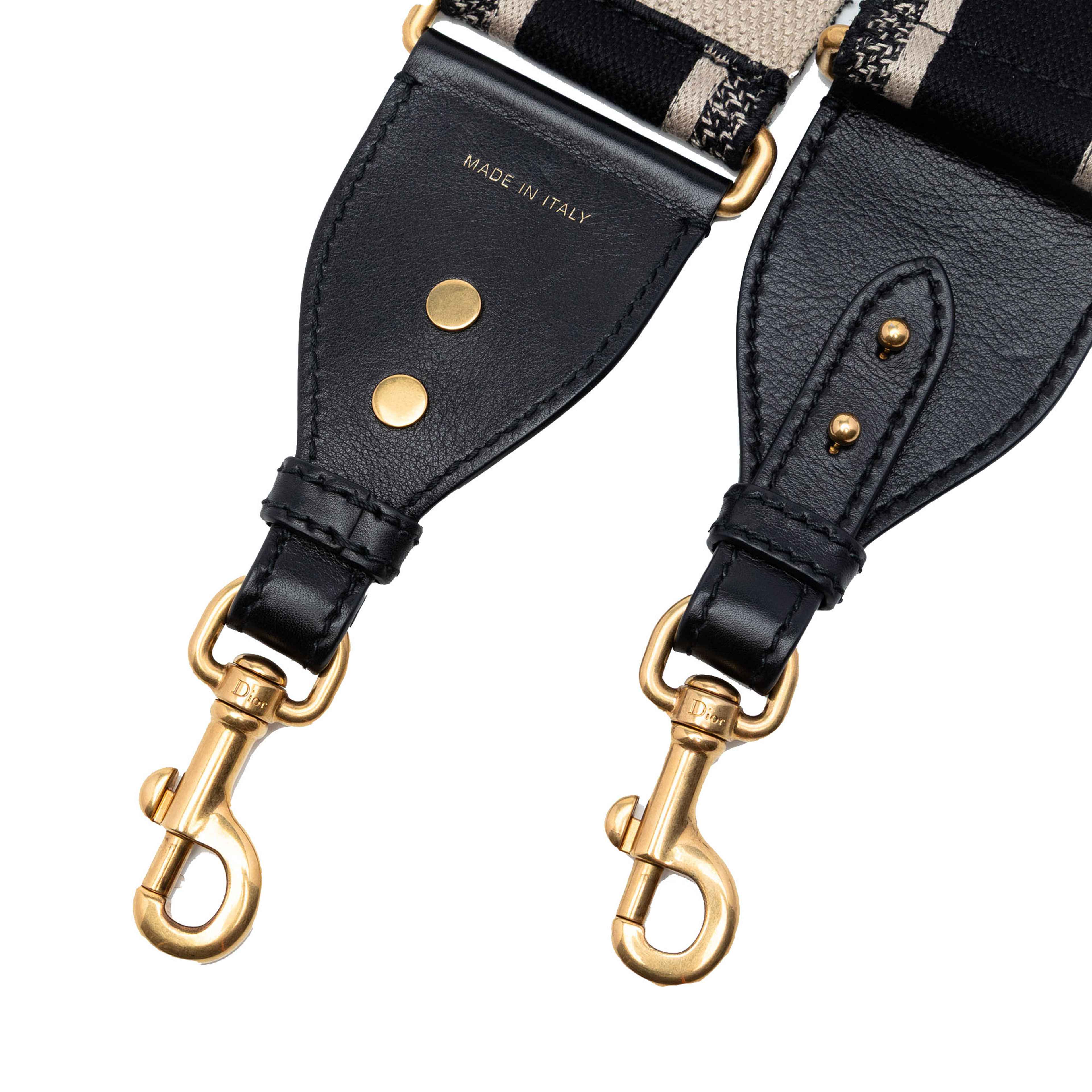 Dior Canvas Logo Embroidered Shoulder Strap, från Luxclusif, i färgen black. Klicka för att öppna bilden i stort format