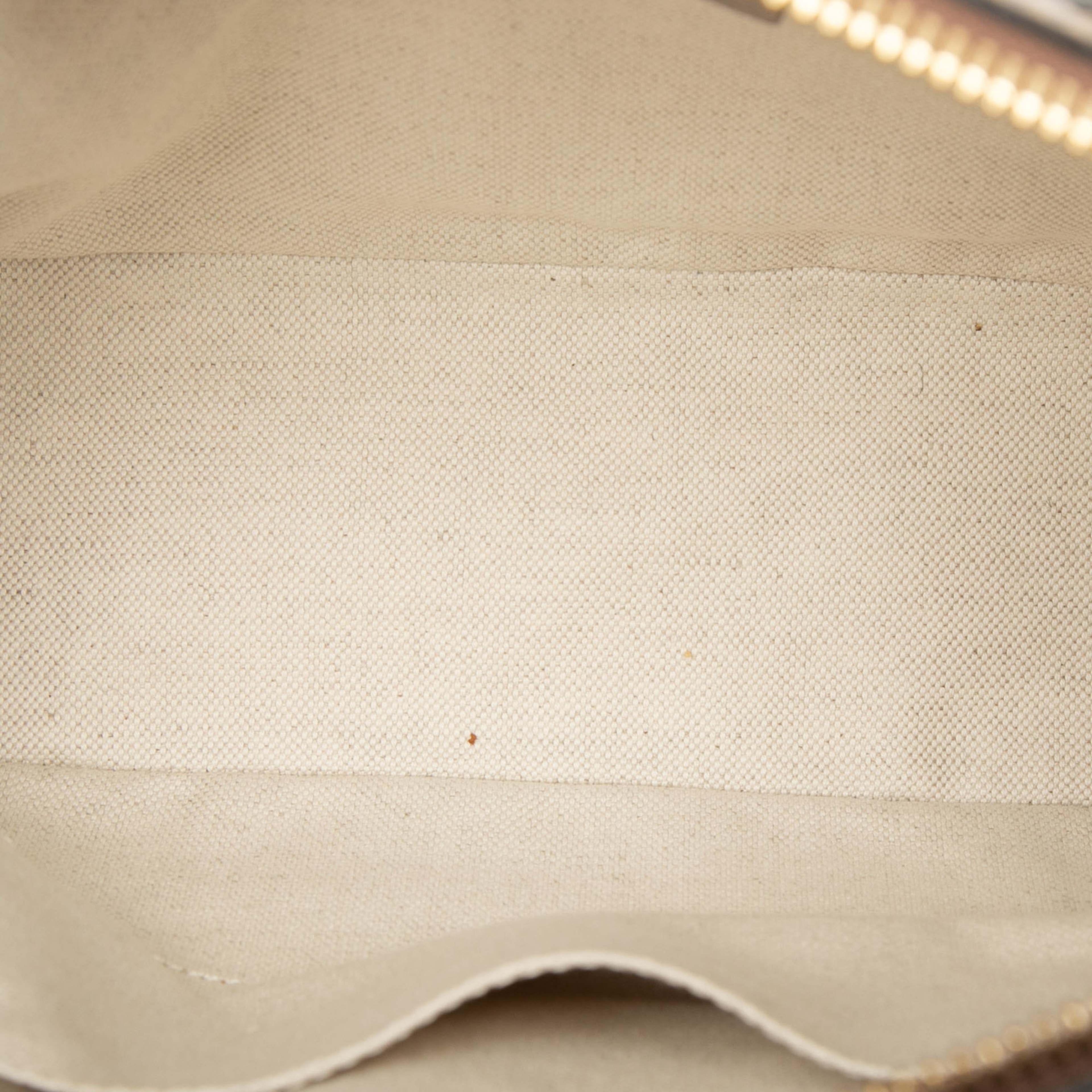 Gucci Small Gg Supreme Horsebit 1955 Satchel, från Luxclusif, i färgen beige. Klicka för att öppna bilden i stort format