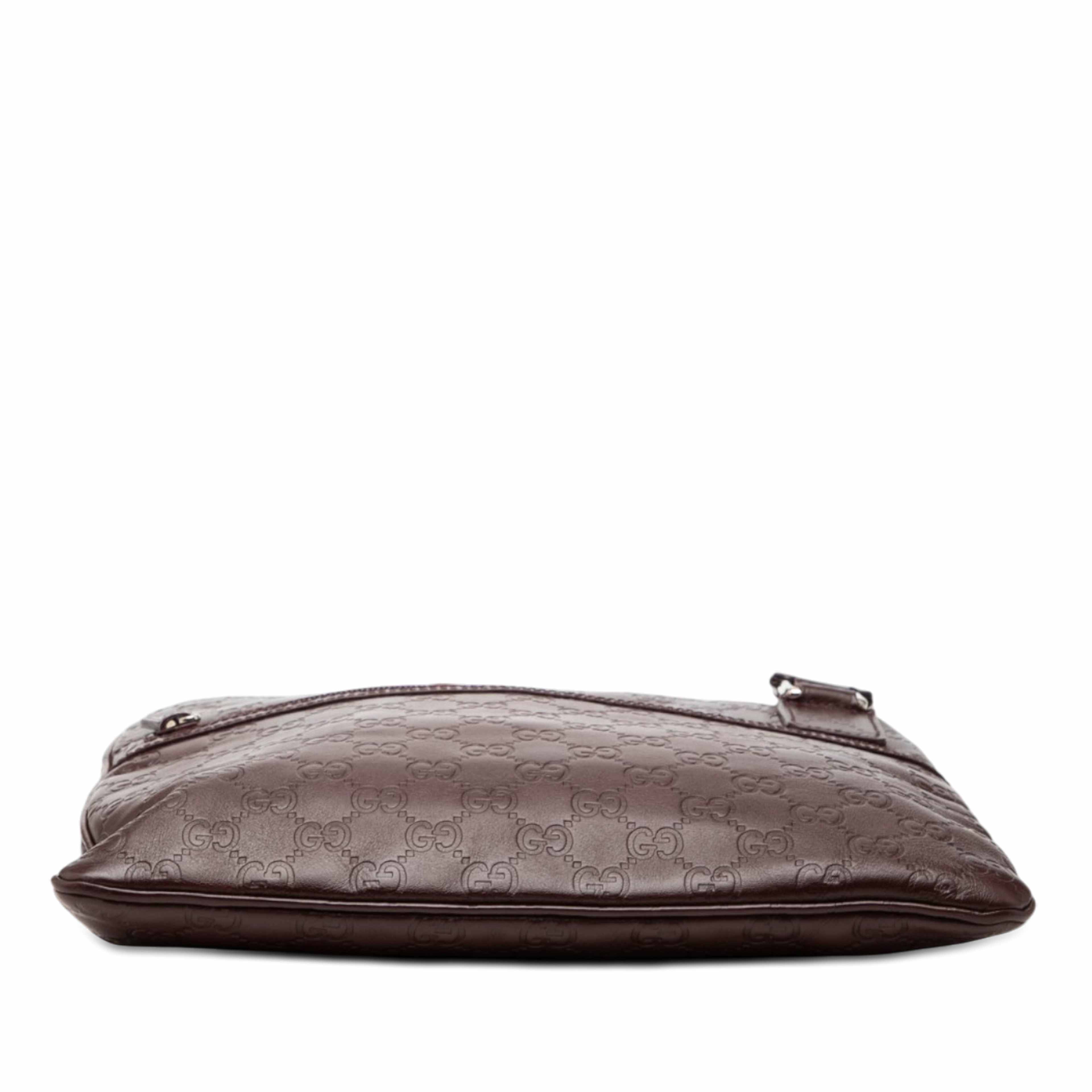 Gucci Guccissima Web Crossbody, från Luxclusif, i färgen röd. Klicka för att öppna bilden i stort format