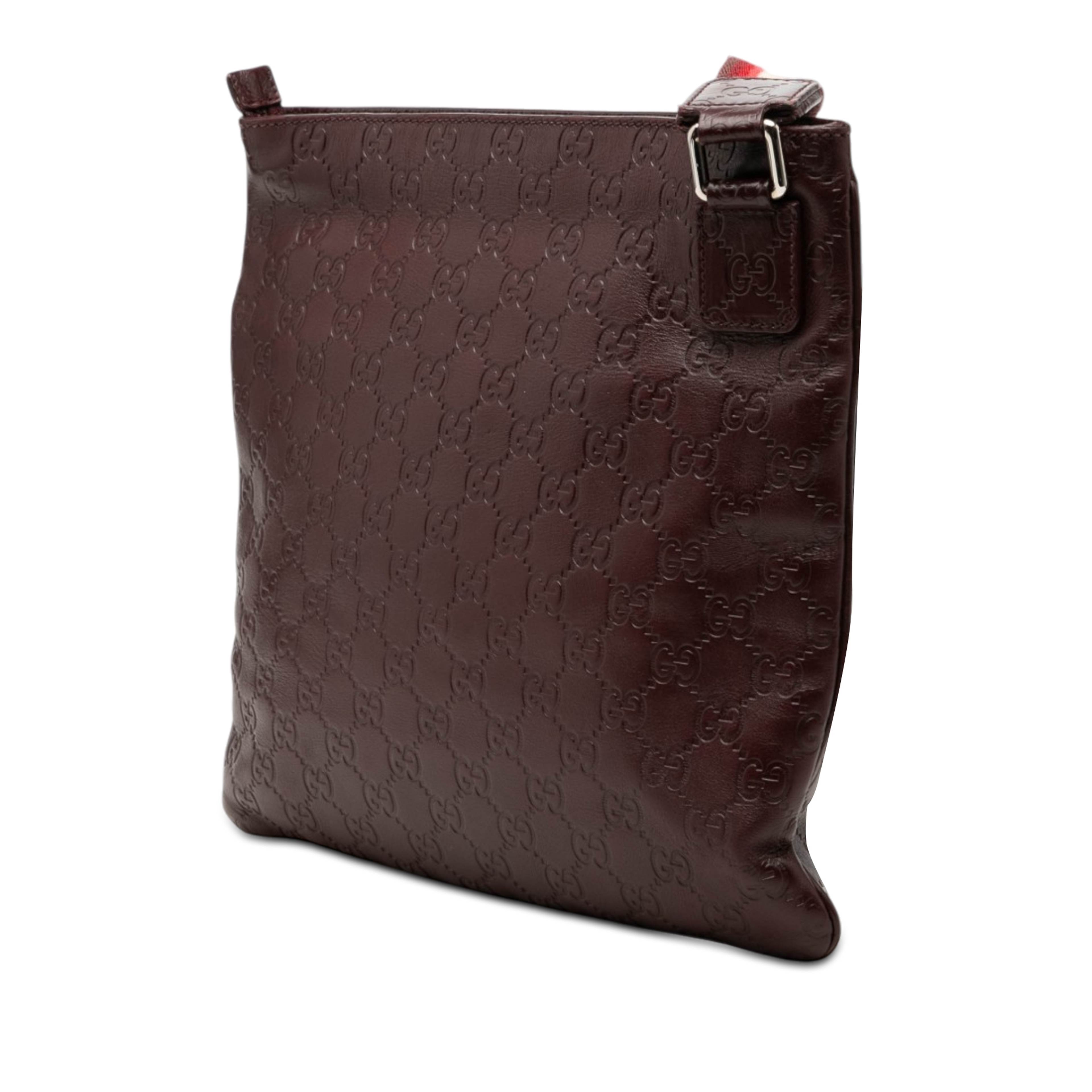Gucci Guccissima Web Crossbody, från Luxclusif, i färgen röd. Klicka för att öppna bilden i stort format