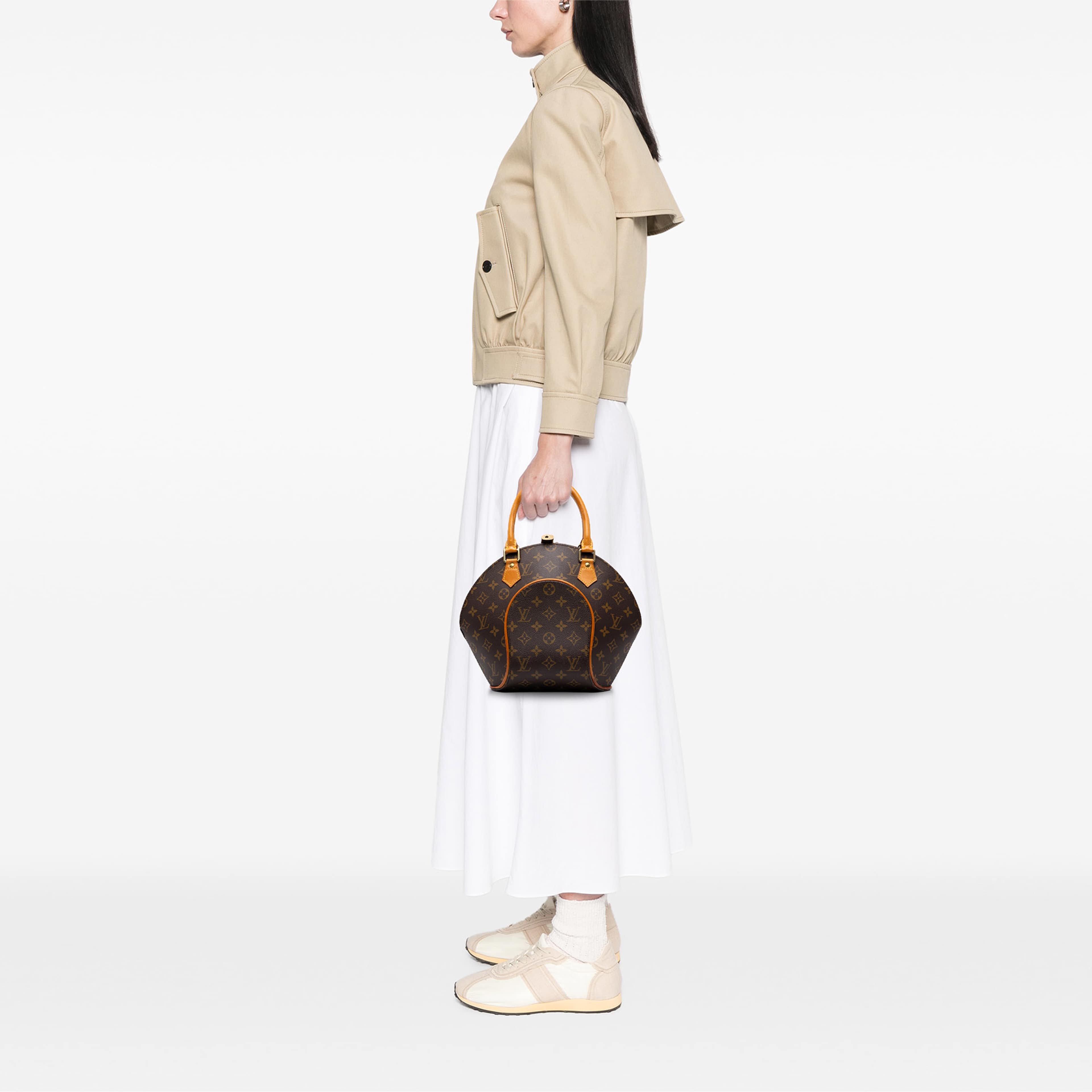 Louis Vuitton Monogram Ellipse Pm, från Luxclusif, i färgen brun. Klicka för att öppna bilden i stort format