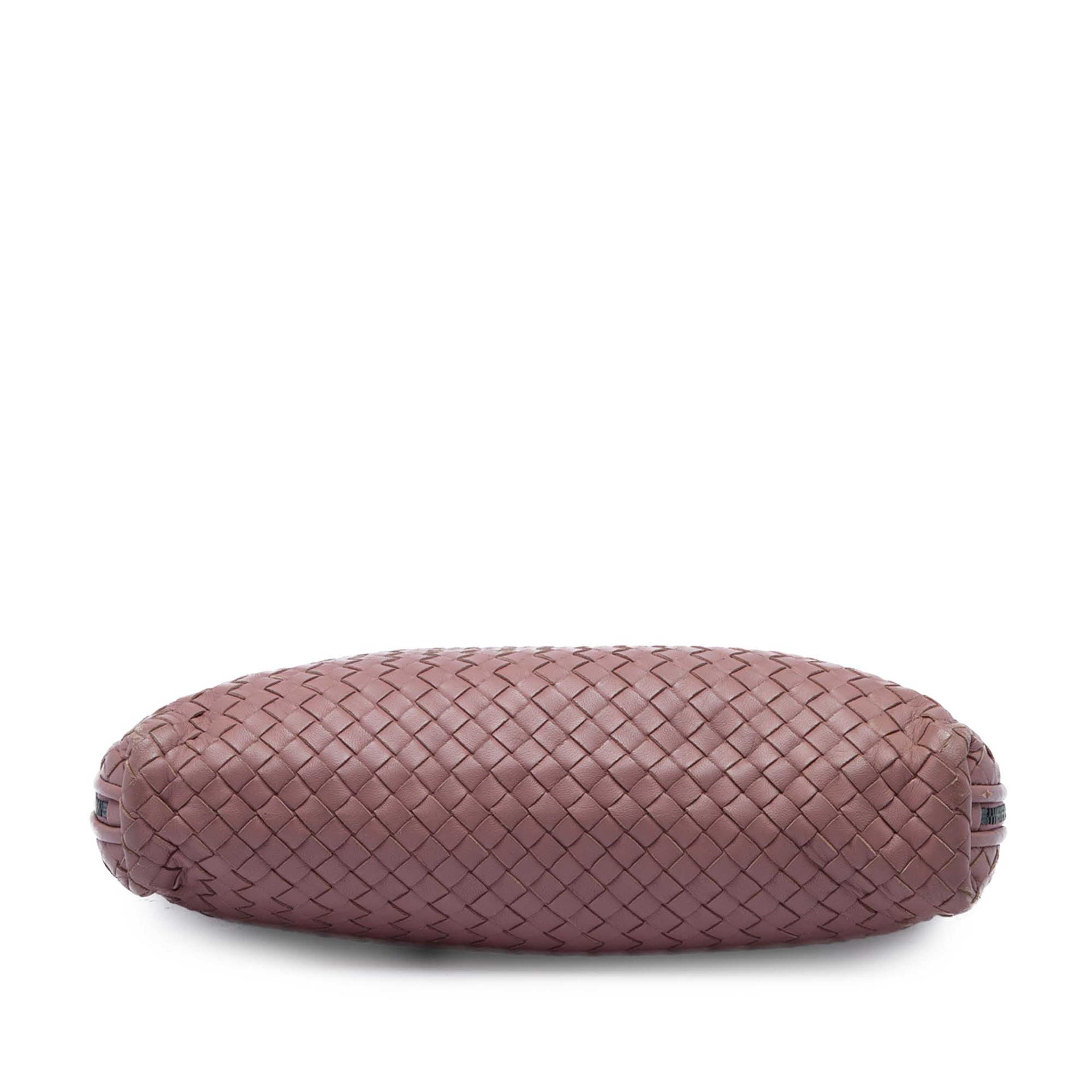 Bottega Veneta Large Nappa Intrecciato Nodini Crossbody, från Luxclusif, i färgen rosa. Klicka för att öppna bilden i stort format