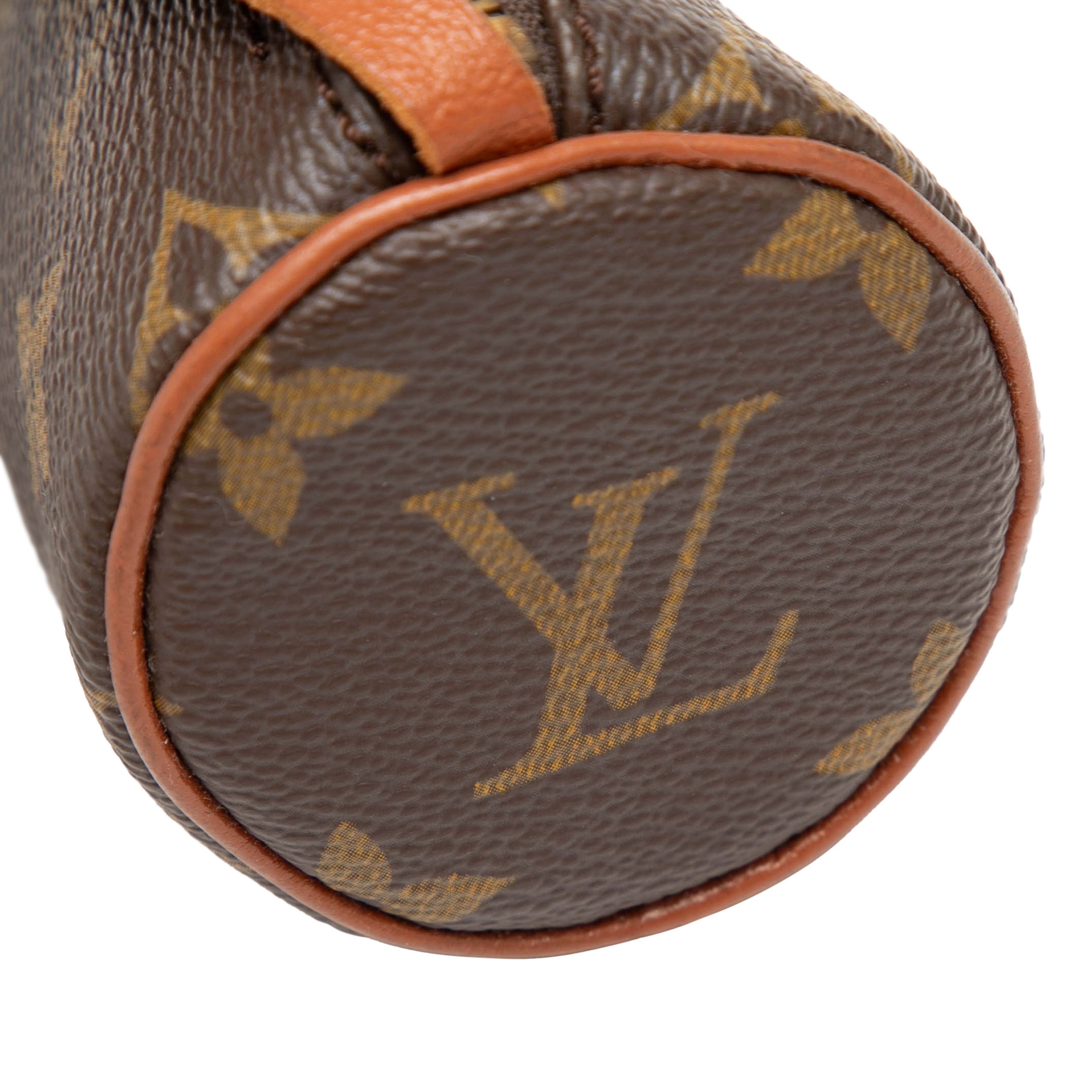 Louis Vuitton Monogram Papillon Pochette, från Luxclusif, i färgen brown. Klicka för att öppna bilden i stort format