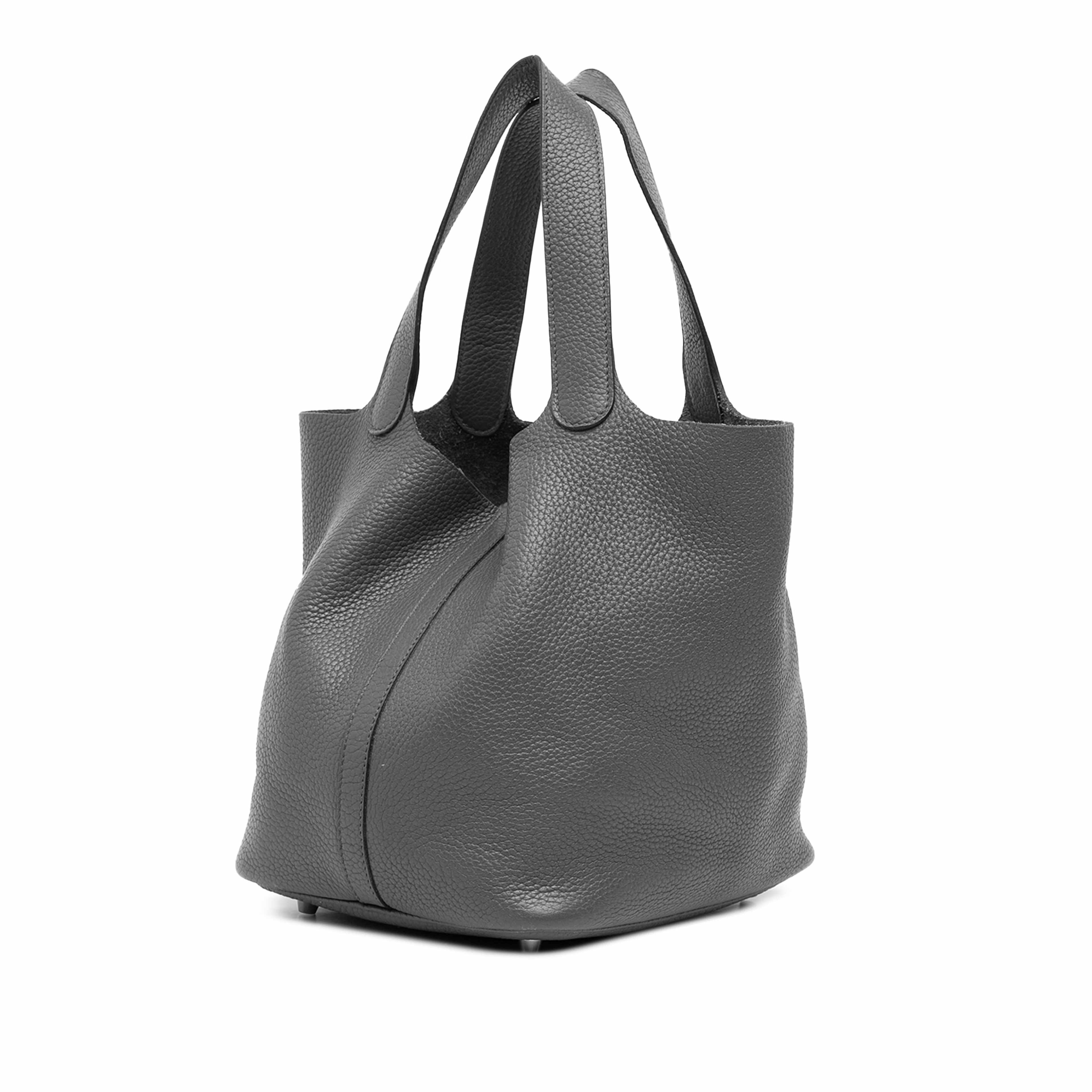 Hermès Clemence Picotin Lock 22, från Luxclusif, i färgen gray. Klicka för att öppna bilden i stort format