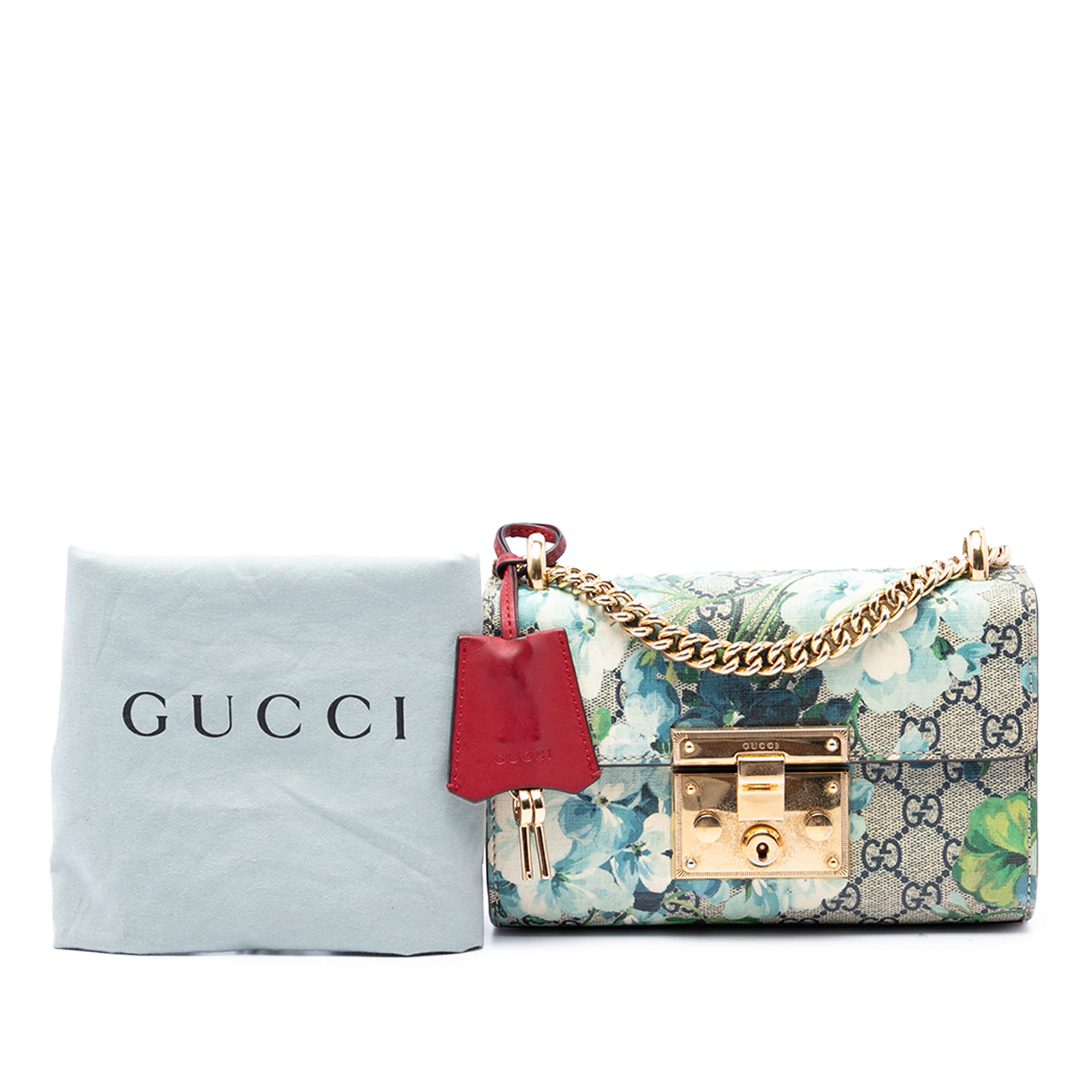Gucci Small Gg Supreme Blooms Padlock Crossbody, från Luxclusif, i färgen beige. Klicka för att öppna bilden i stort format