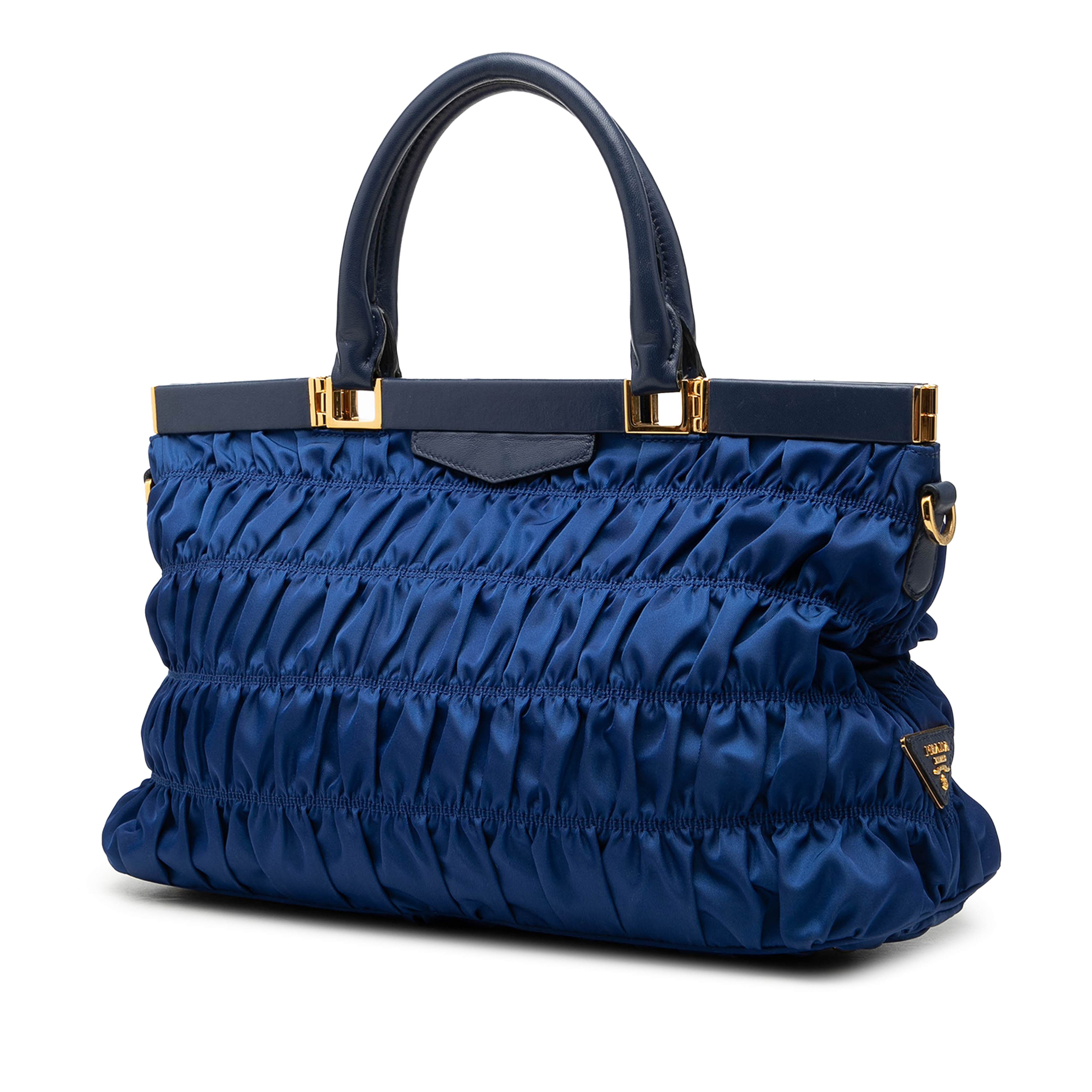 Prada Tessuto Gaufre Frame Satchel, från Luxclusif, i färgen blå. Klicka för att öppna bilden i stort format