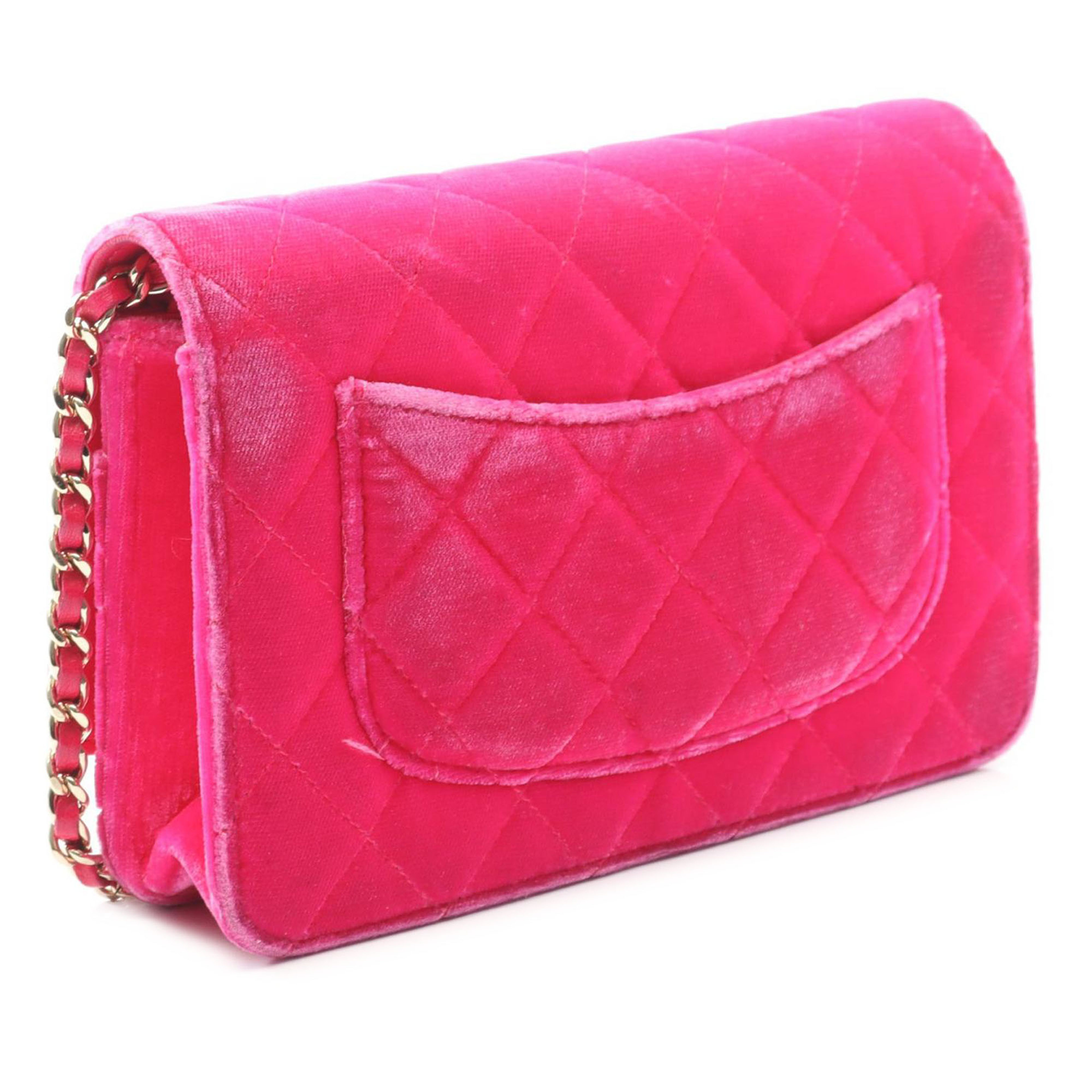 Chanel Cc Quilted Velvet Wallet On Chain, från Luxclusif, i färgen rosa. Klicka för att öppna bilden i stort format