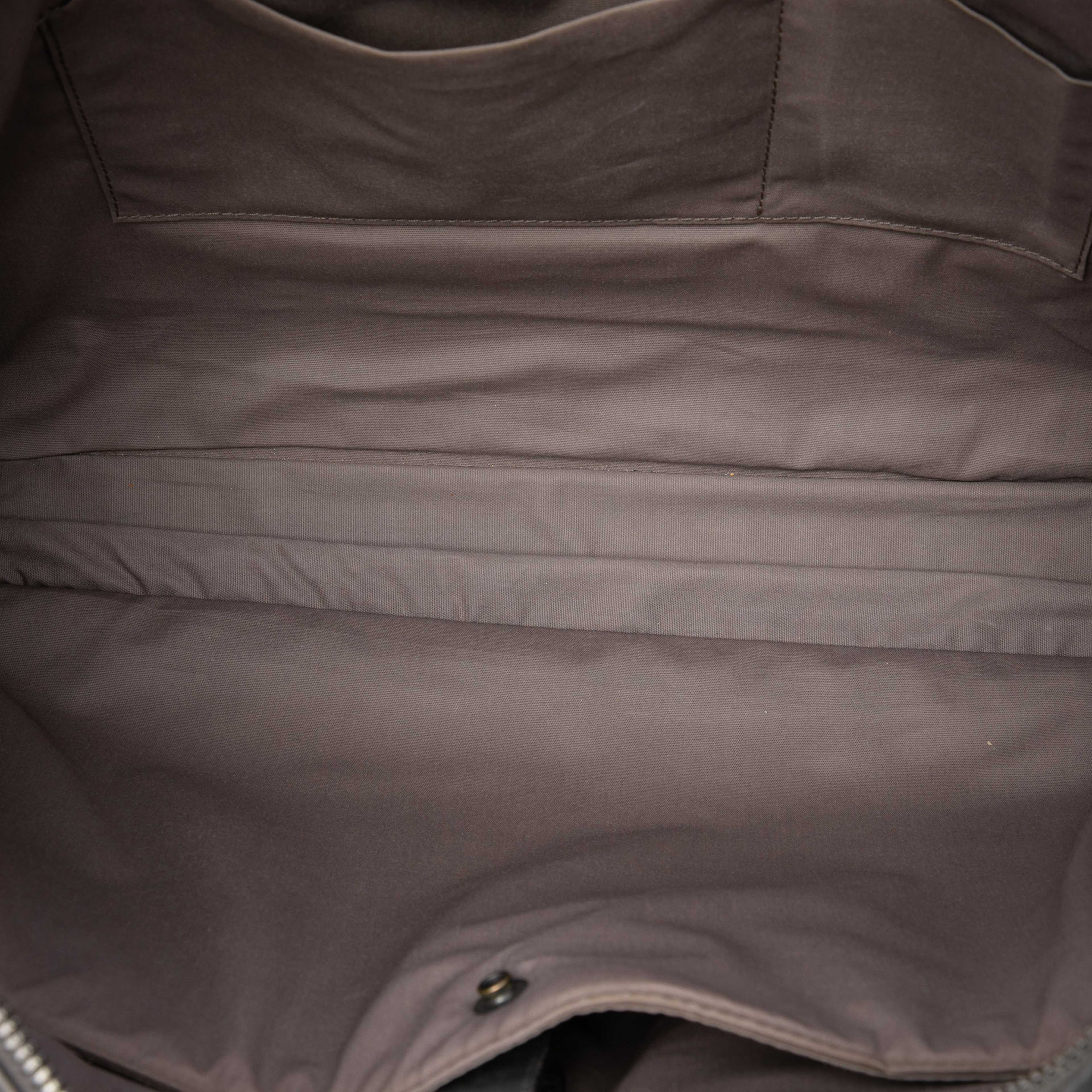 Bottega Veneta Intrecciato Trimmed Nappa Business Bag, från Luxclusif, i färgen grå. Klicka för att öppna bilden i stort format