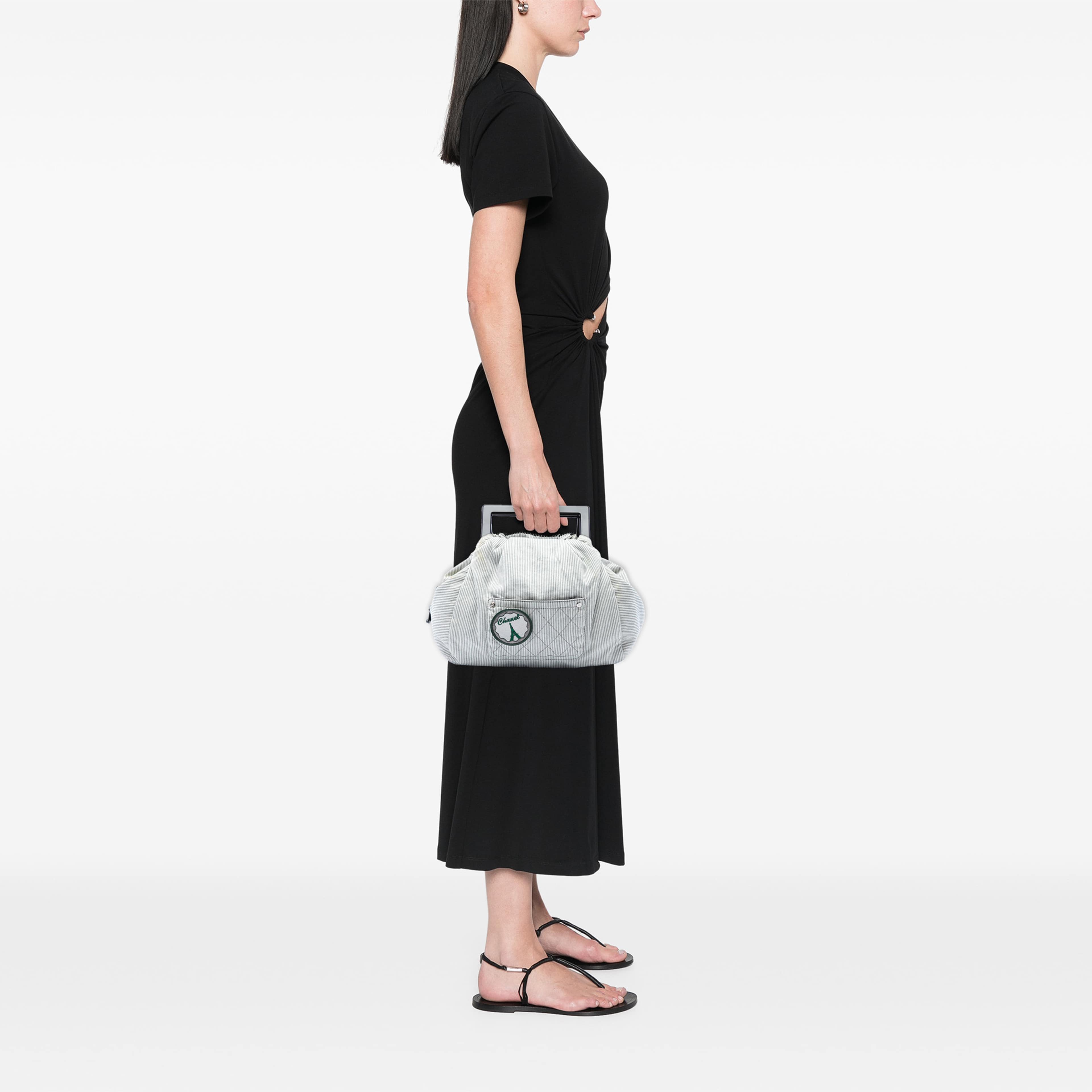 Chanel Striped Canvas Coco Paris Handbag, från Luxclusif, i färgen grå. Klicka för att öppna bilden i stort format