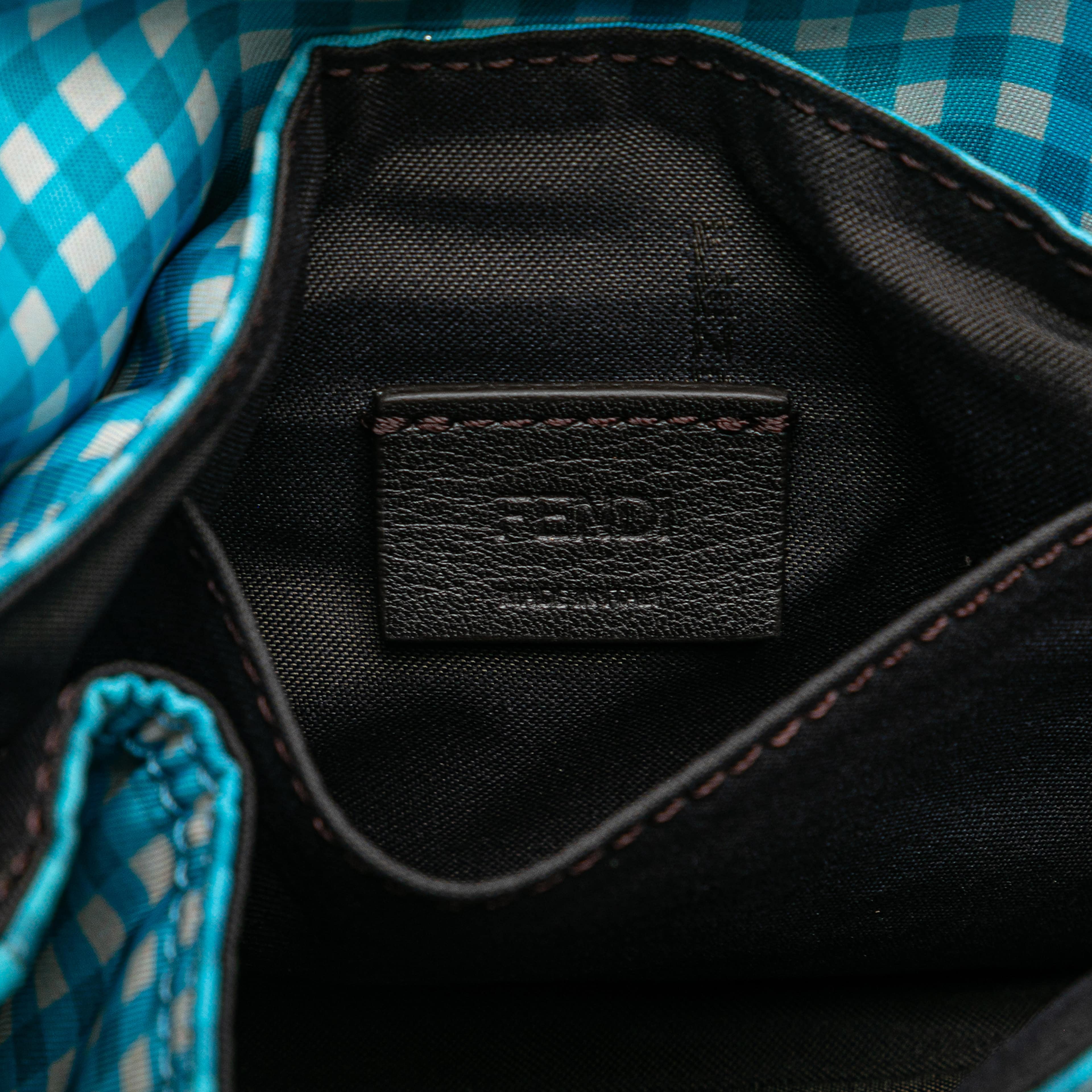 Fendi Joshua Vides Mini Nylon Convertible Baguette Satchel, från Luxclusif, i färgen blue. Klicka för att öppna bilden i stort format