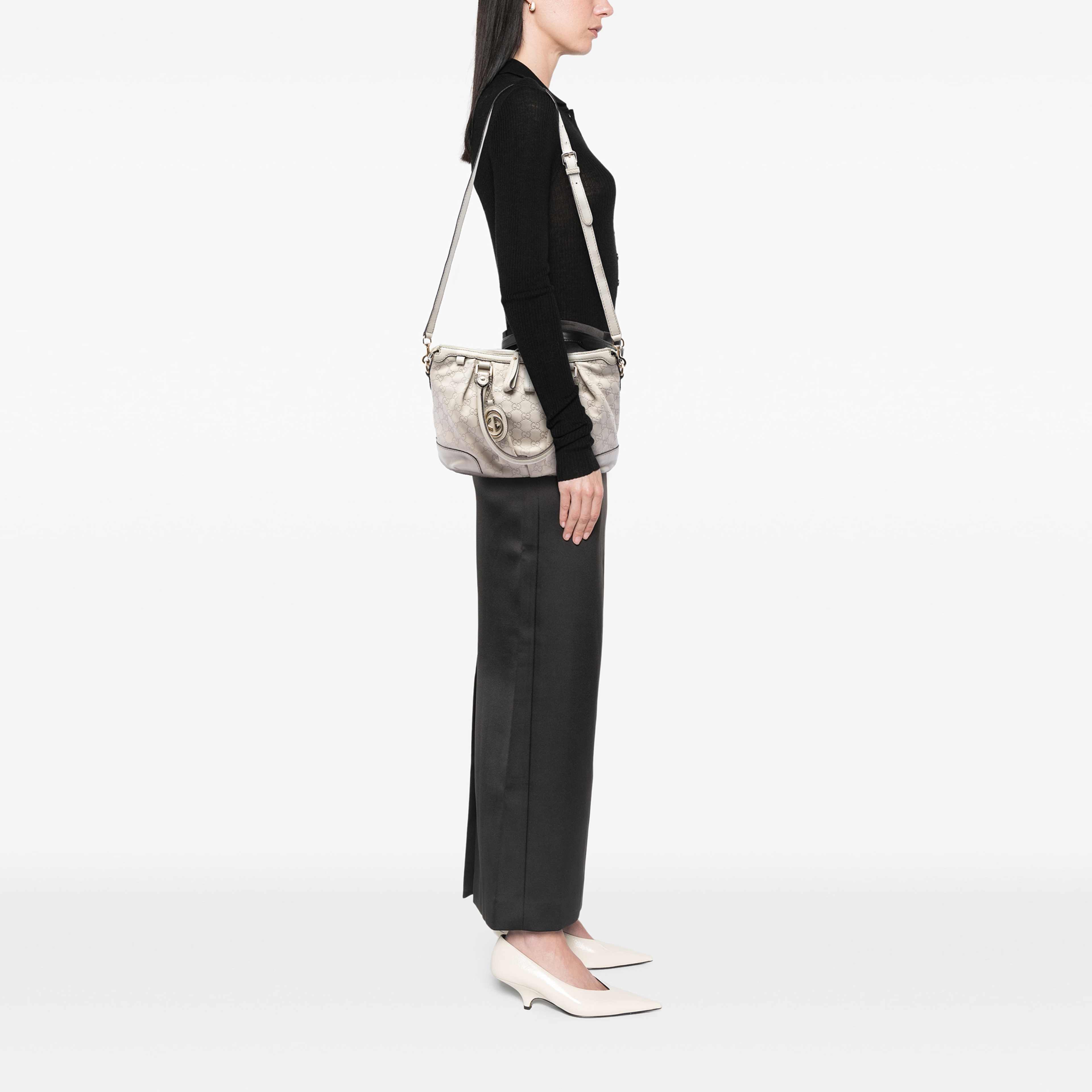 Gucci Guccissima Sukey Satchel, från Luxclusif, i färgen vit. Klicka för att öppna bilden i stort format