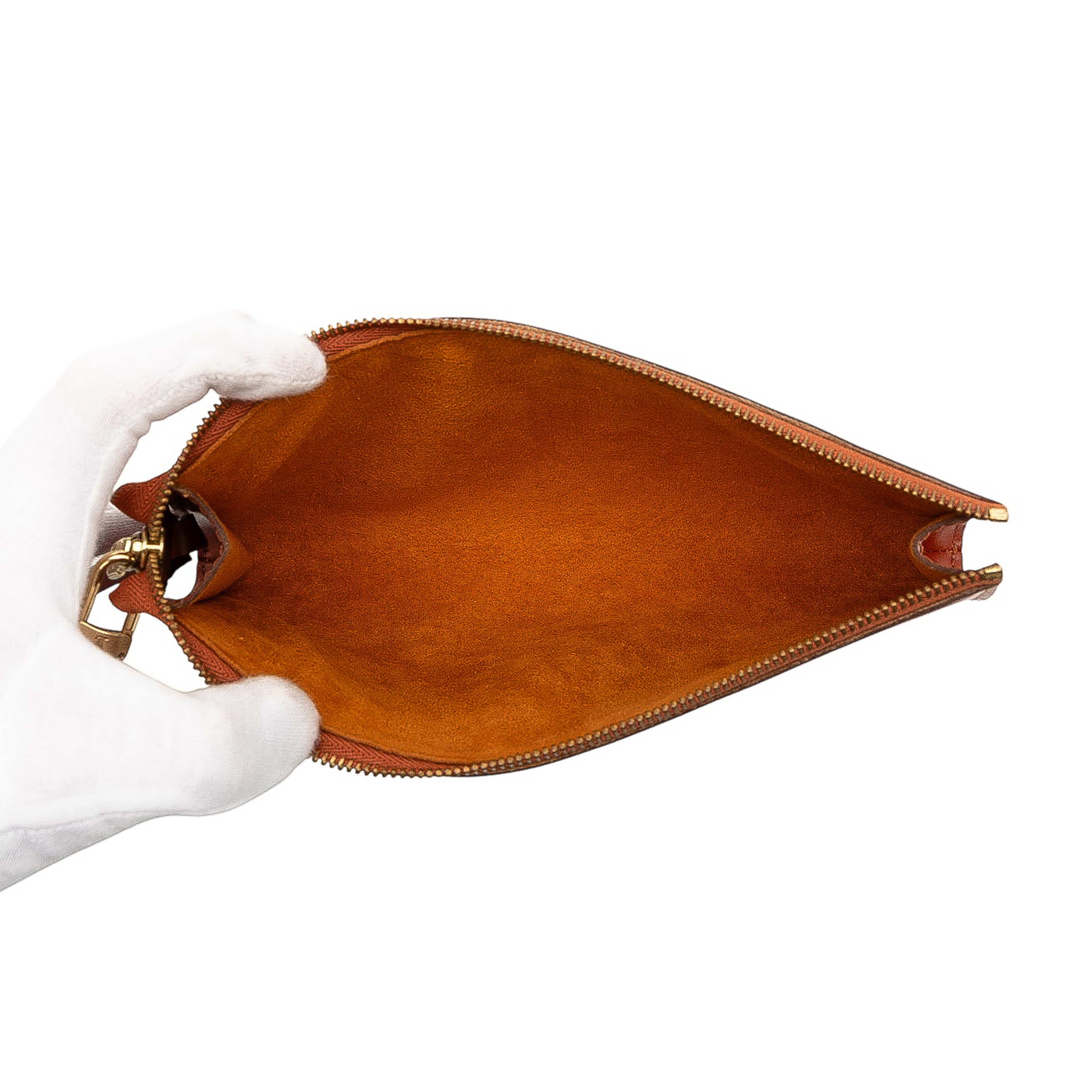 Louis Vuitton Epi Pochette Accessoires, från Luxclusif, i färgen brown. Klicka för att öppna bilden i stort format