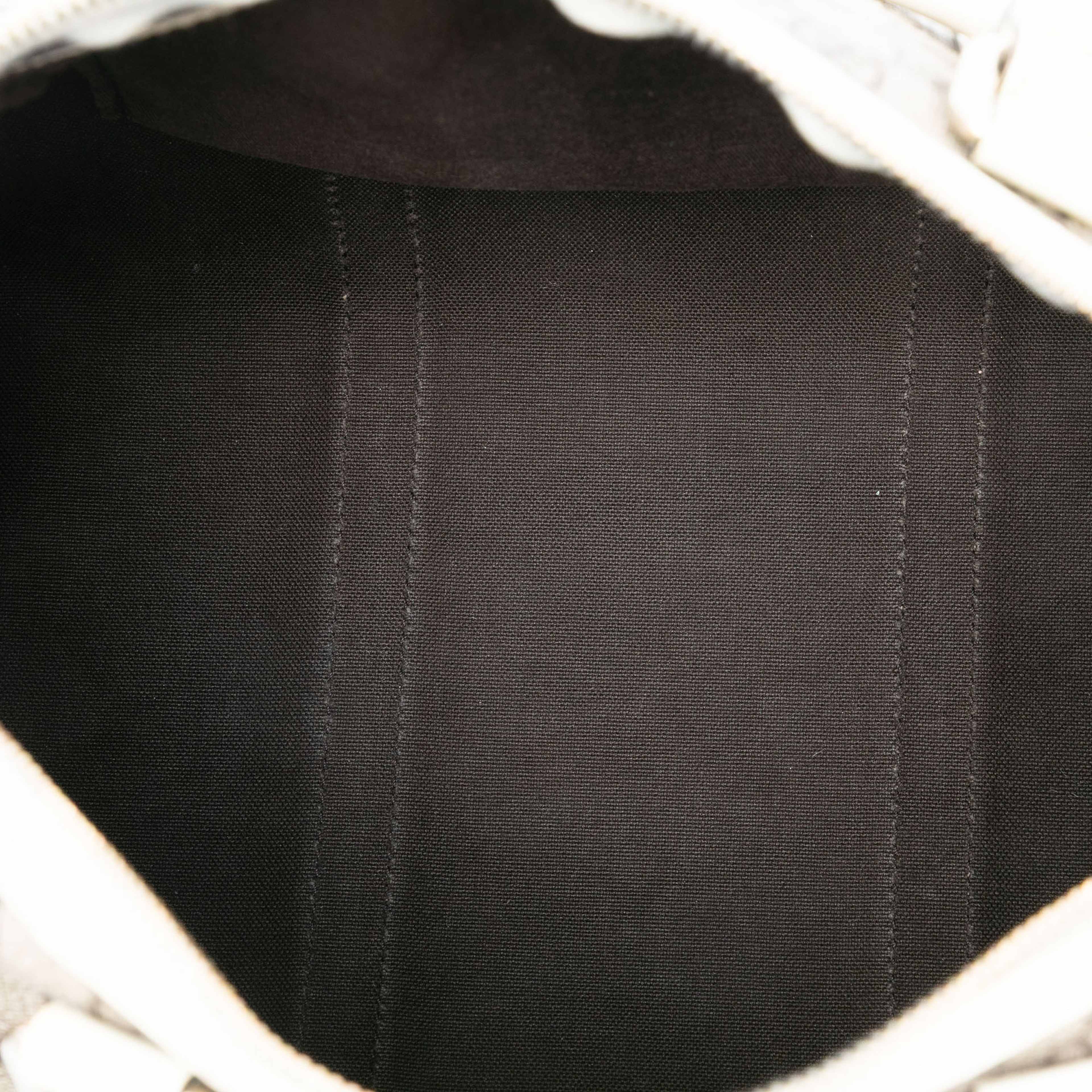 Gucci Medium Gg Supreme Joy Boston Bag, från Luxclusif, i färgen beige. Klicka för att öppna bilden i stort format