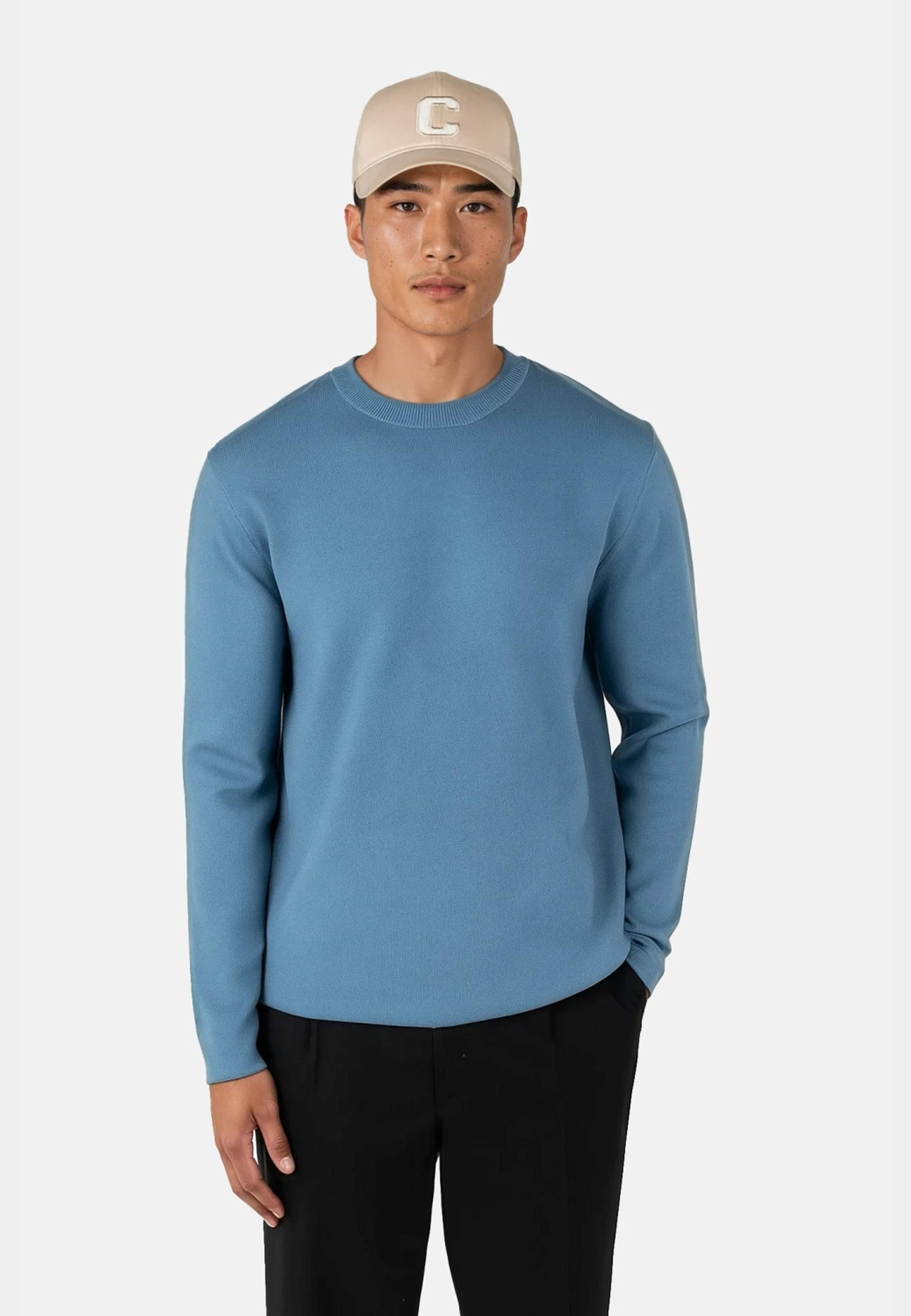 Clark Knitted Roundneck, från Ciszere, i färgen blue. Klicka för att öppna bilden i stort format