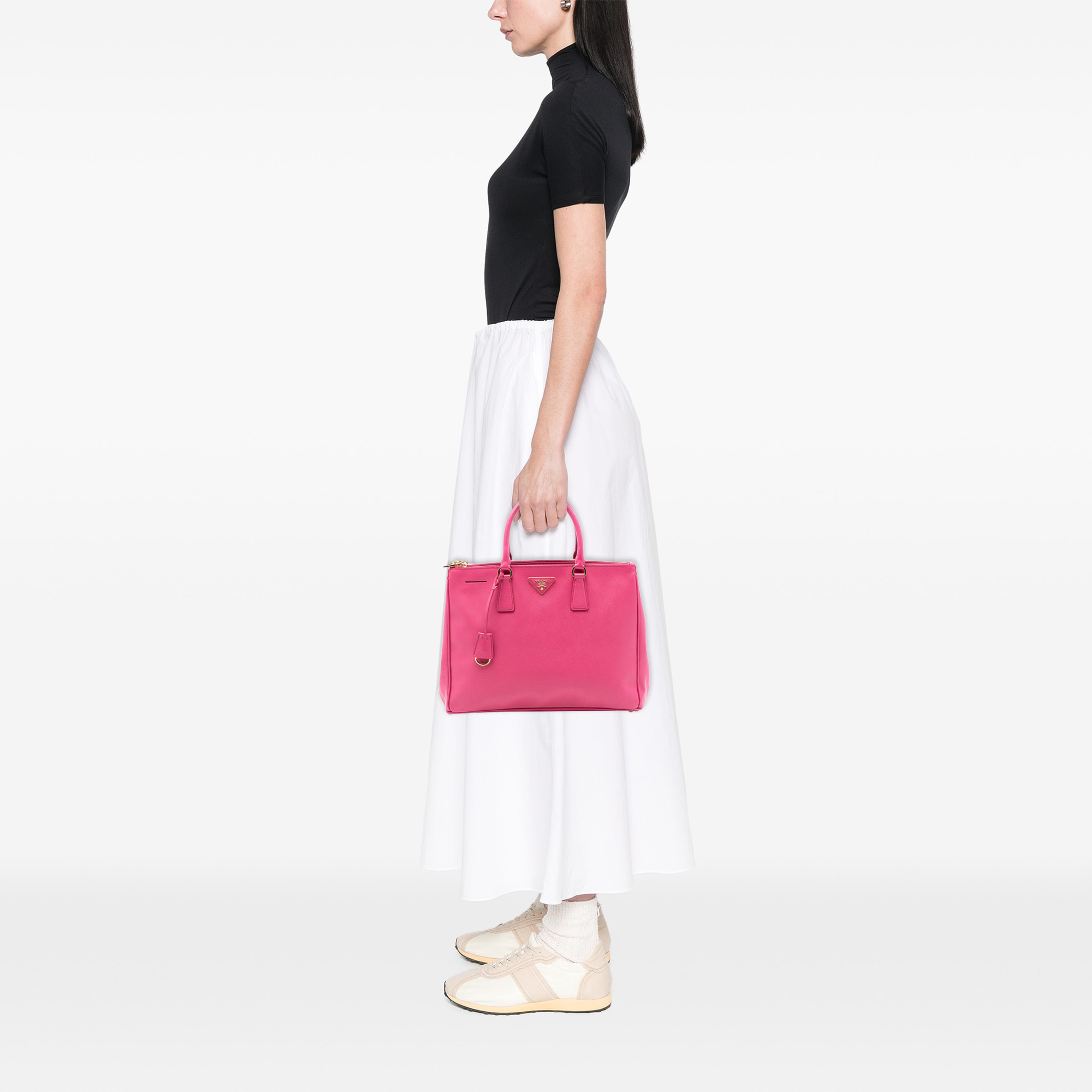 Prada Medium Saffiano Lux Galleria Double Zip Satchel, från Luxclusif, i färgen rosa. Klicka för att öppna bilden i stort format