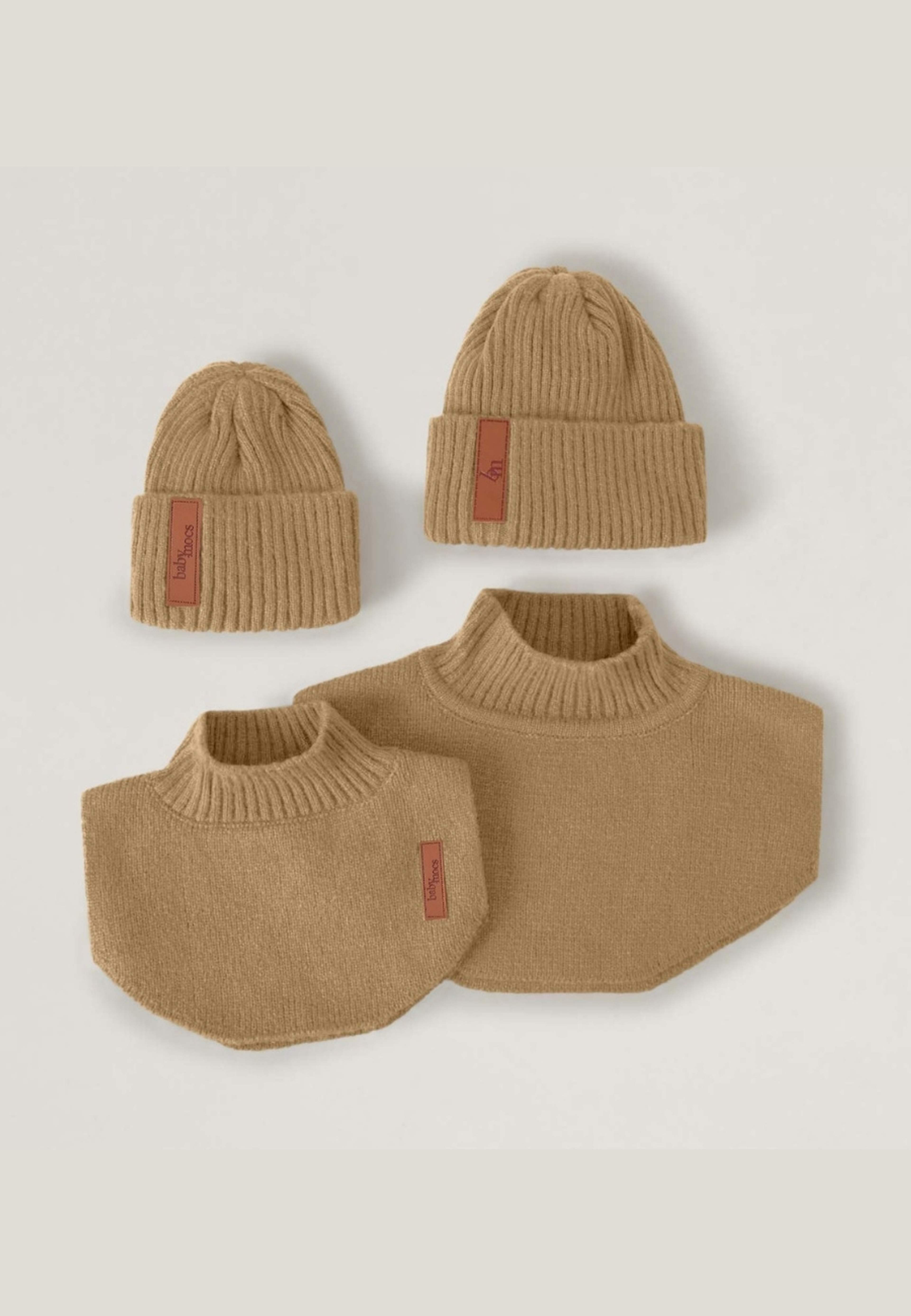 Beanie - Vuxen, från BabyMocs, i färgen caramel. Klicka för att öppna bilden i stort format