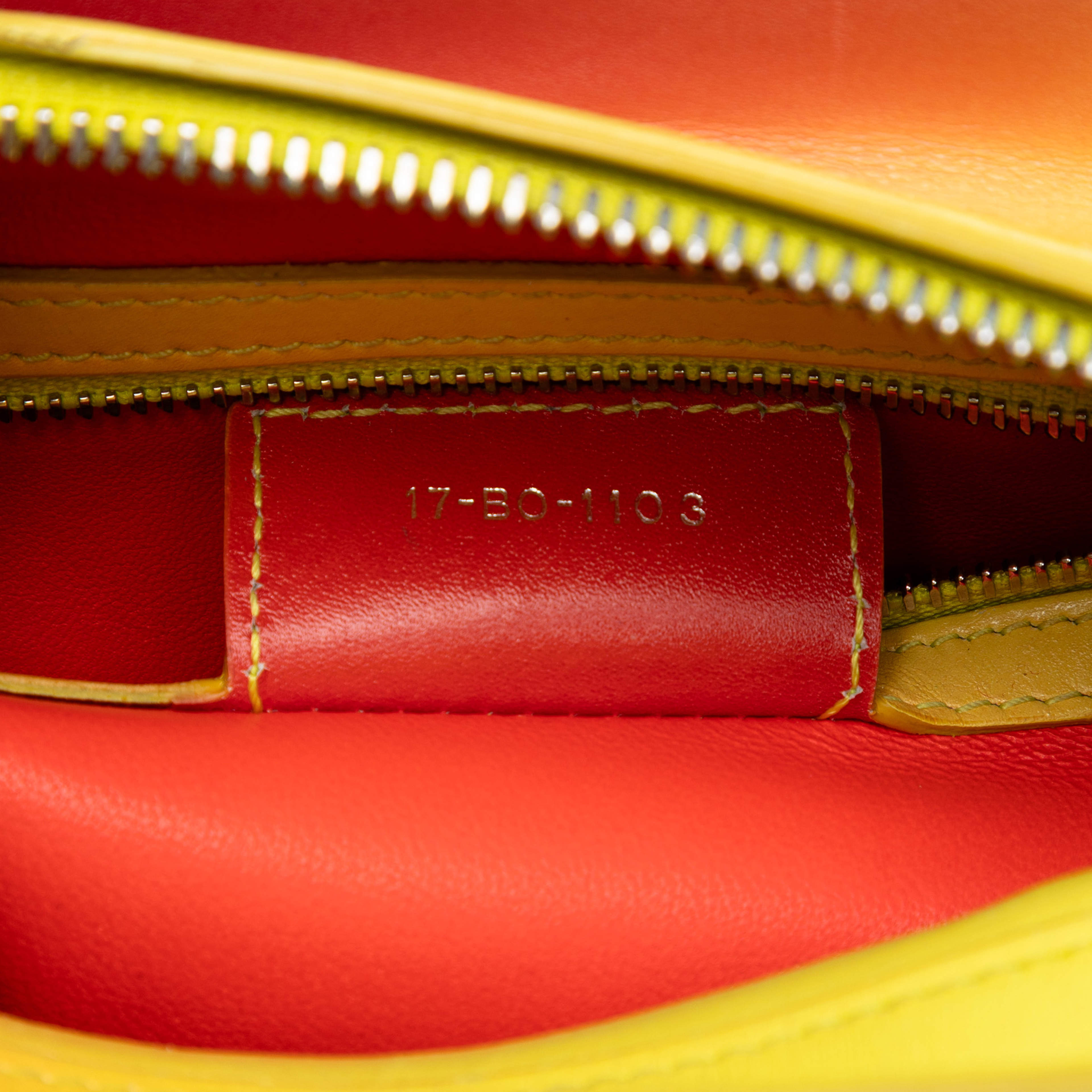 Dior Medium Ombre Calfskin Lady Dior, från Luxclusif, i färgen gul. Klicka för att öppna bilden i stort format