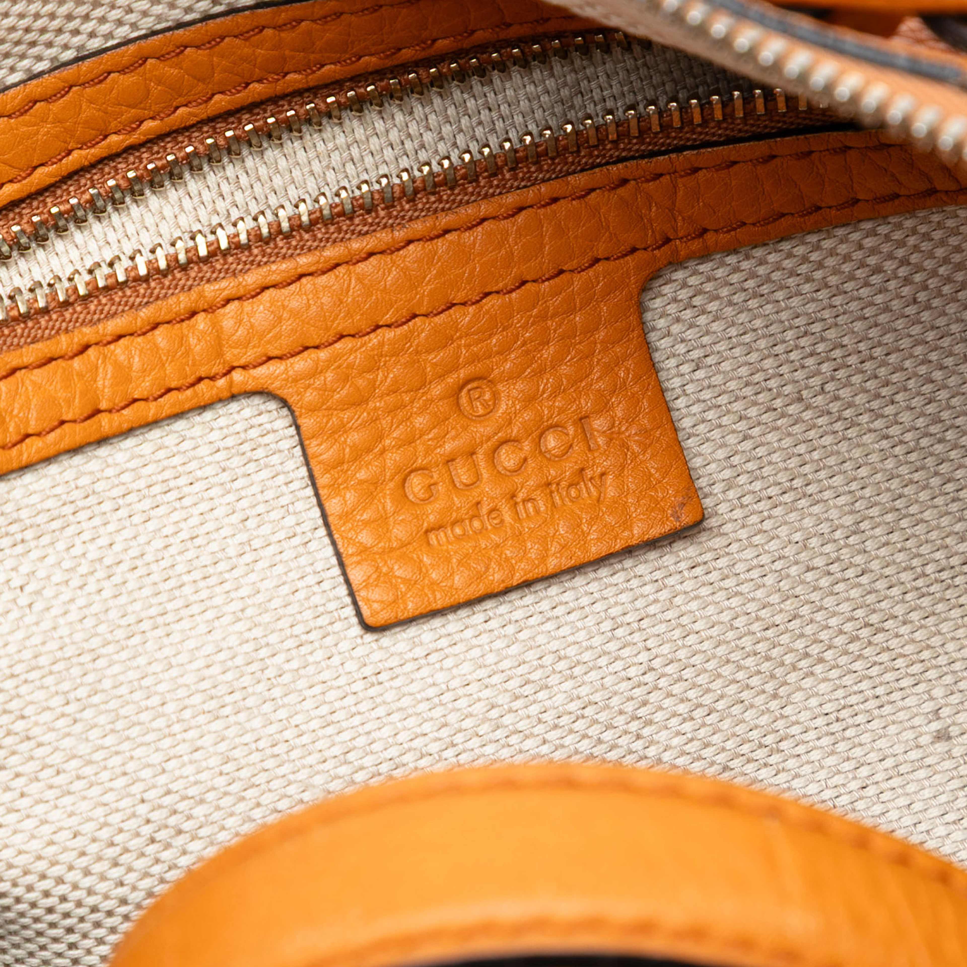 Gucci Medium Pebbled Calfskin Soho Boston Bag, från Luxclusif, i färgen orange. Klicka för att öppna bilden i stort format