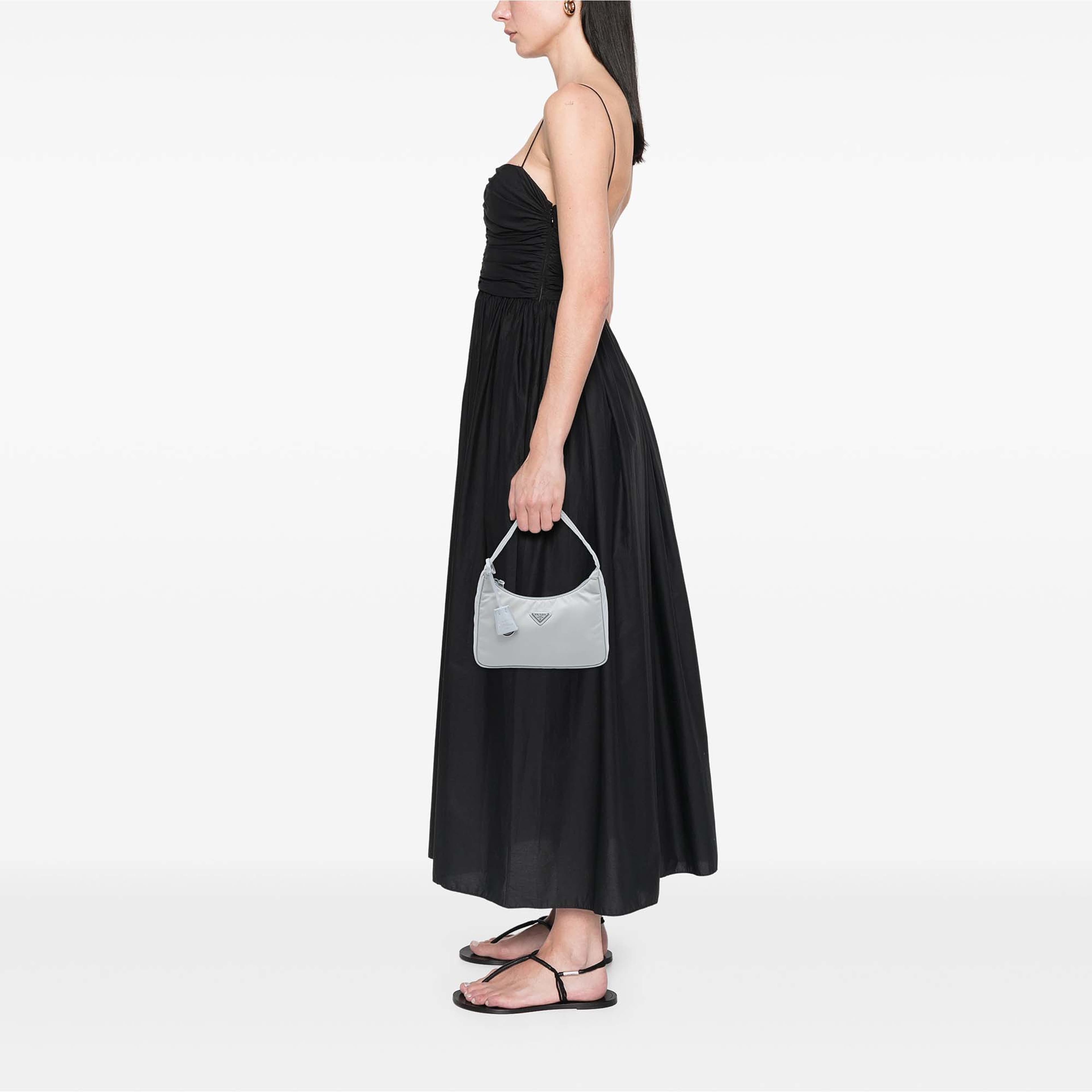 Prada Mini Tessuto Re Edition 2000 Shoulder Bag, från Luxclusif, i färgen blå. Klicka för att öppna bilden i stort format