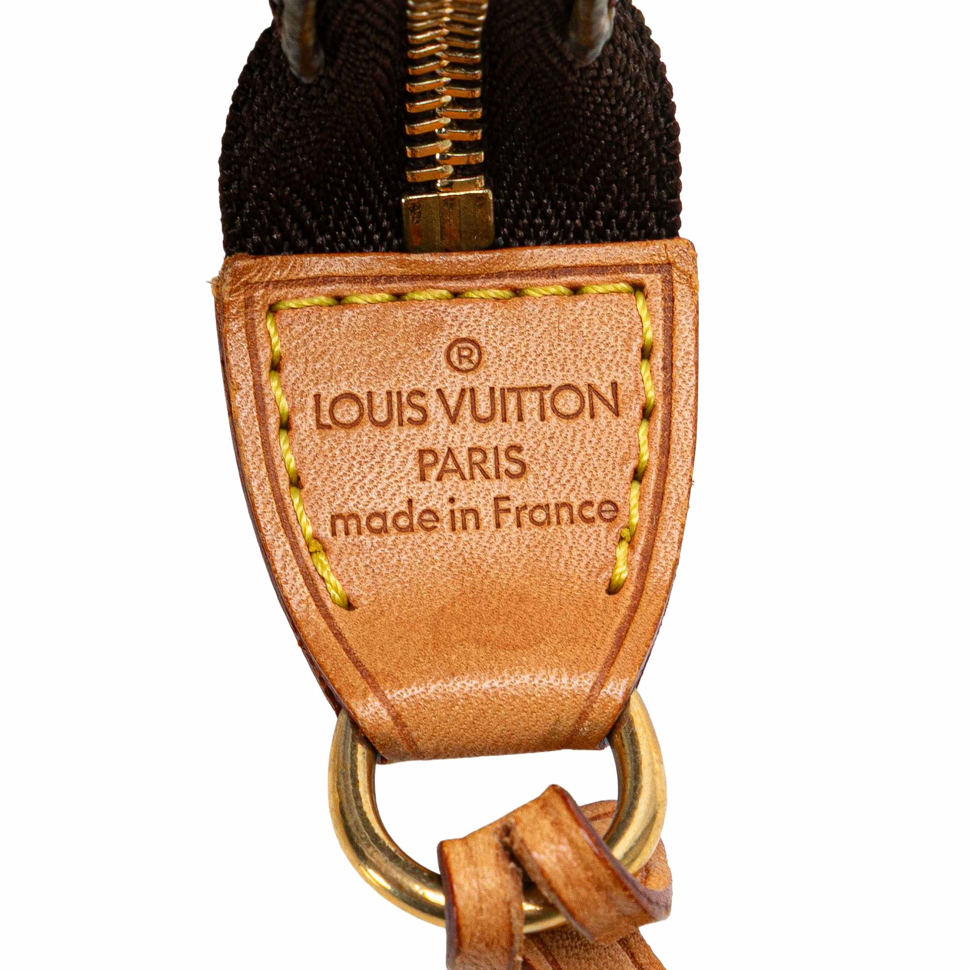 Louis Vuitton Monogram Pochette Accessoires, från Luxclusif, i färgen brown.