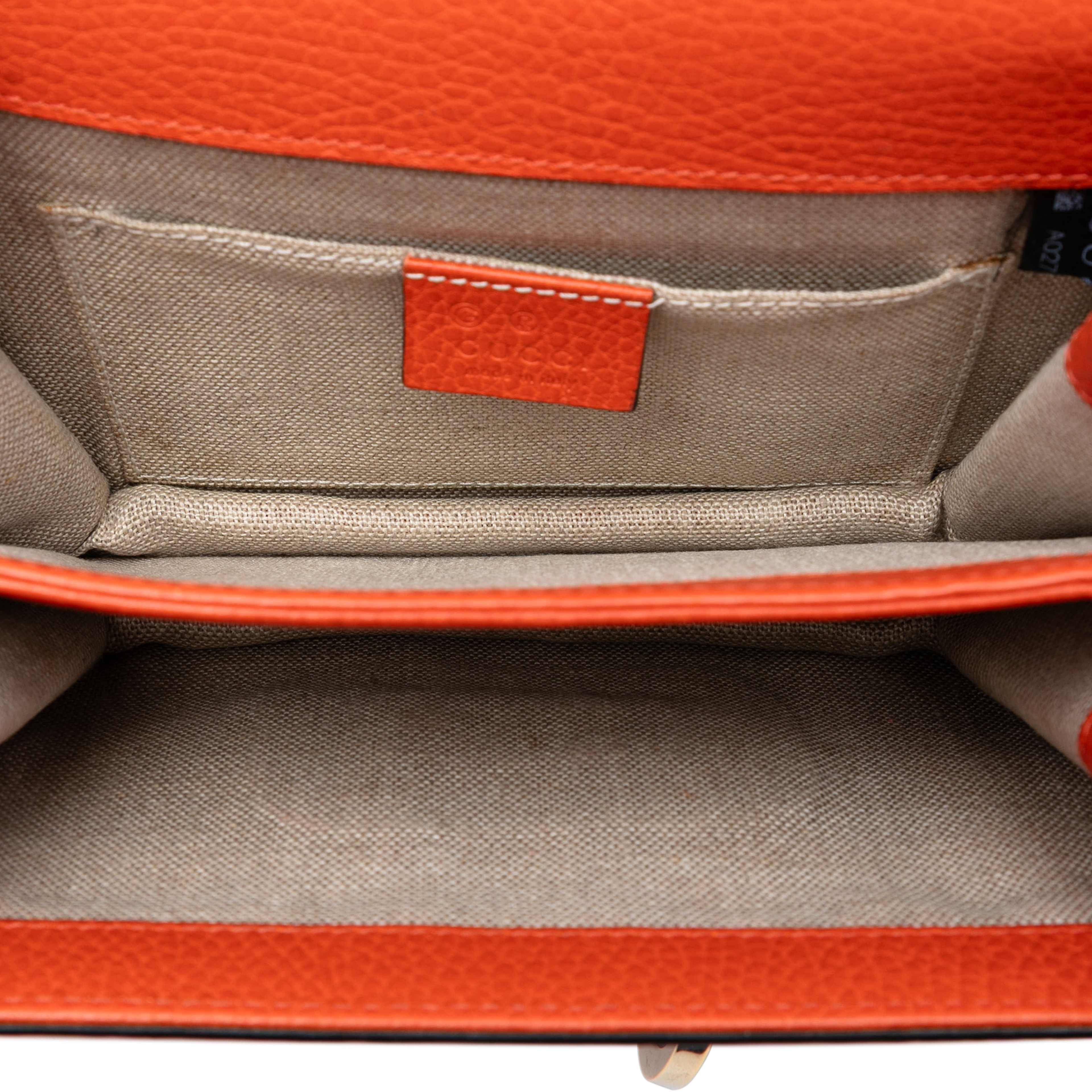 Gucci Small Dollar Calfskin Interlocking G Crossbody, från Luxclusif, i färgen orange. Klicka för att öppna bilden i stort format