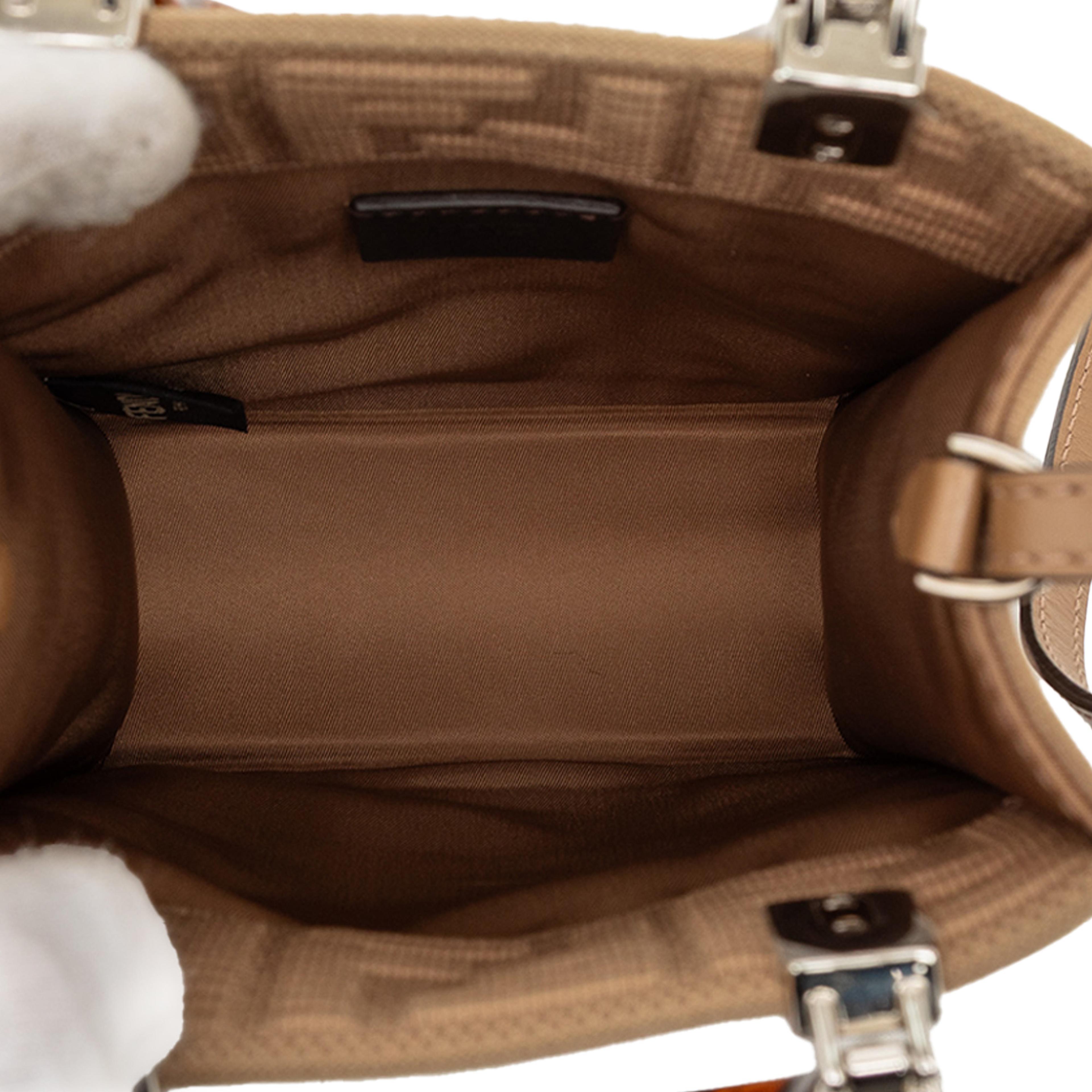 Fendi Mini Zucca Embossed Technical Fabric  Sunshine Shopper Tote, från Luxclusif, i färgen light brown. Klicka för att öppna bilden i stort format