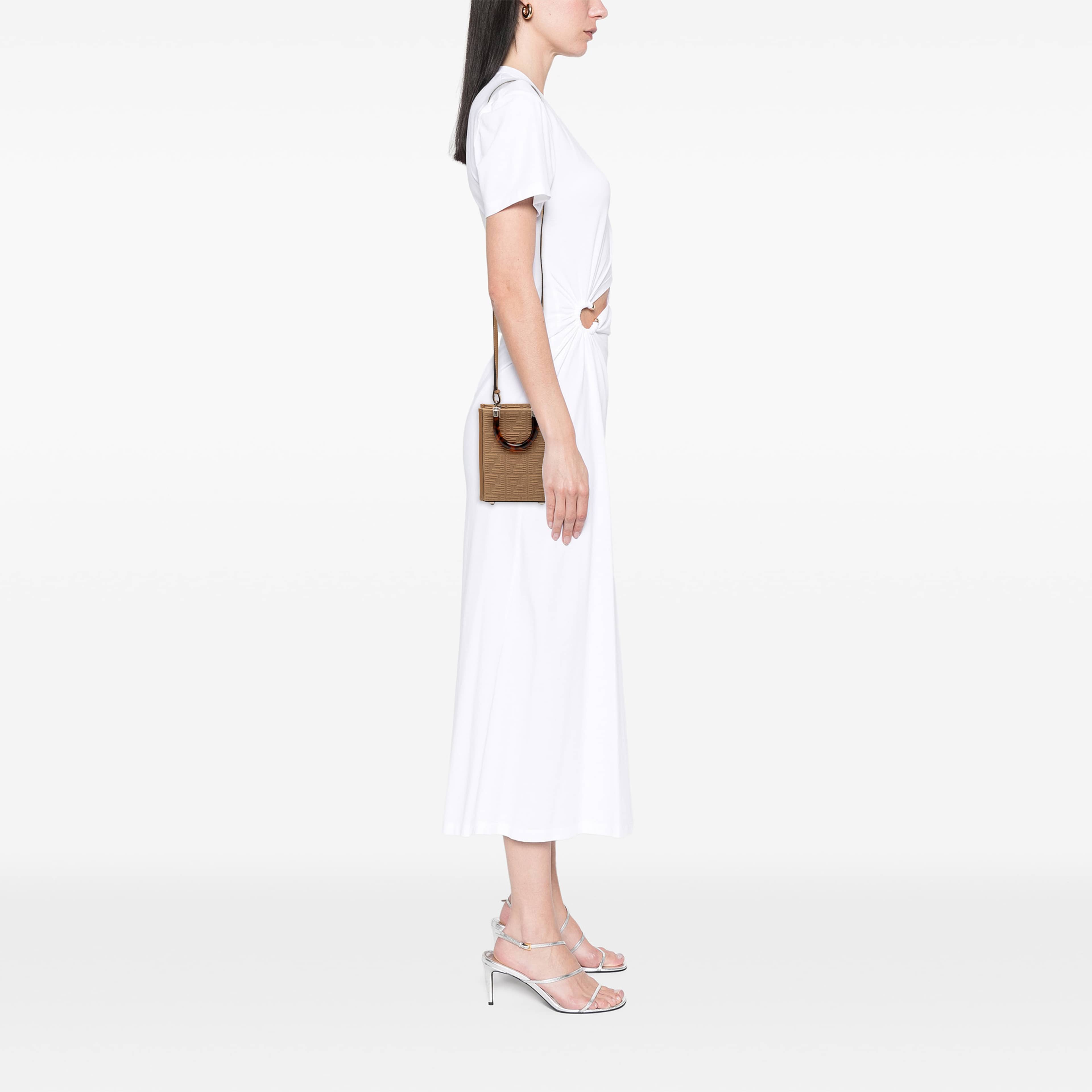 Fendi Mini Zucca Embossed Technical Fabric  Sunshine Shopper Tote, från Luxclusif, i färgen brun. Klicka för att öppna bilden i stort format