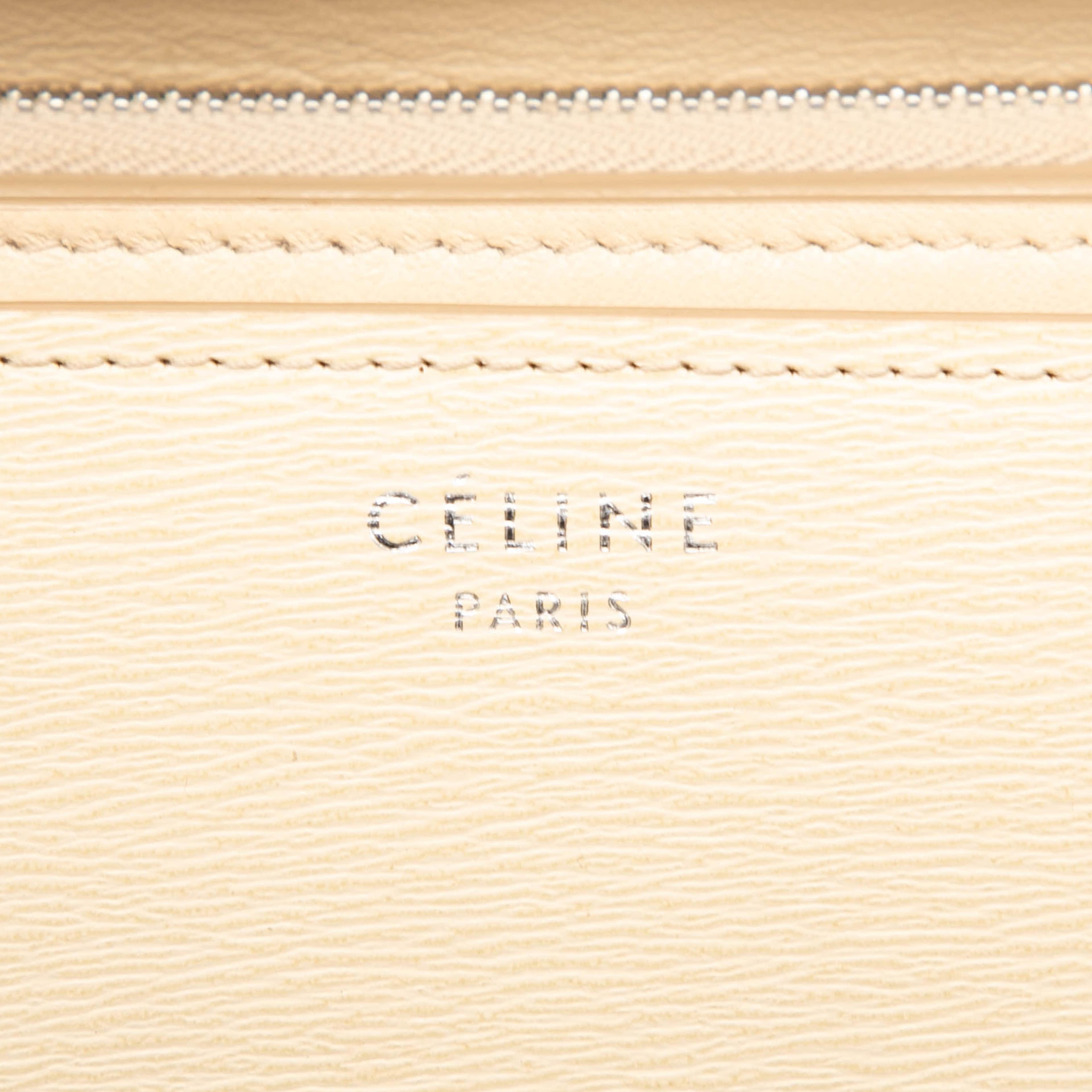 Celine Medium Calfskin Classic Box, från Luxclusif, i färgen beige. Klicka för att öppna bilden i stort format