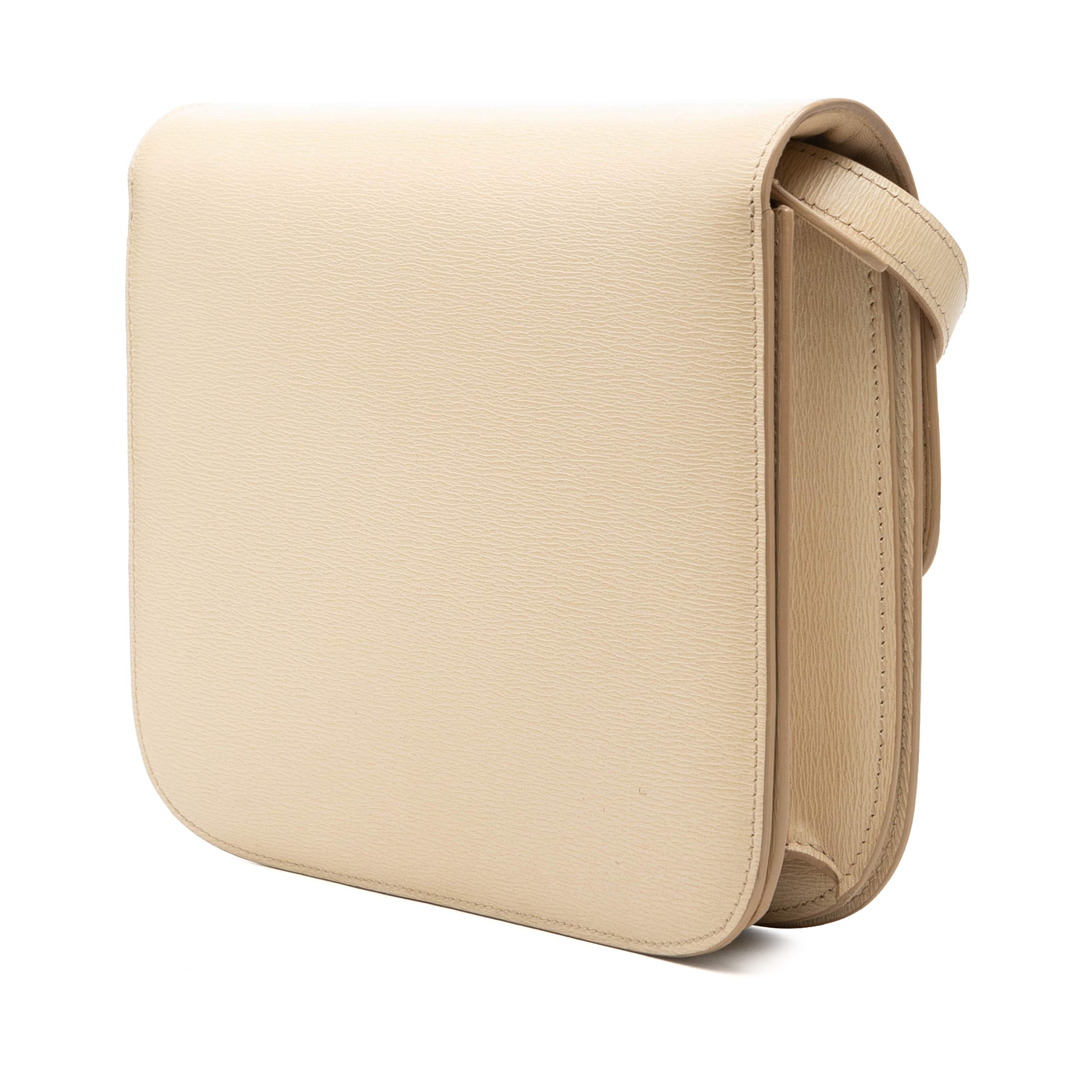 Celine Medium Calfskin Classic Box, från Luxclusif, i färgen beige. Klicka för att öppna bilden i stort format
