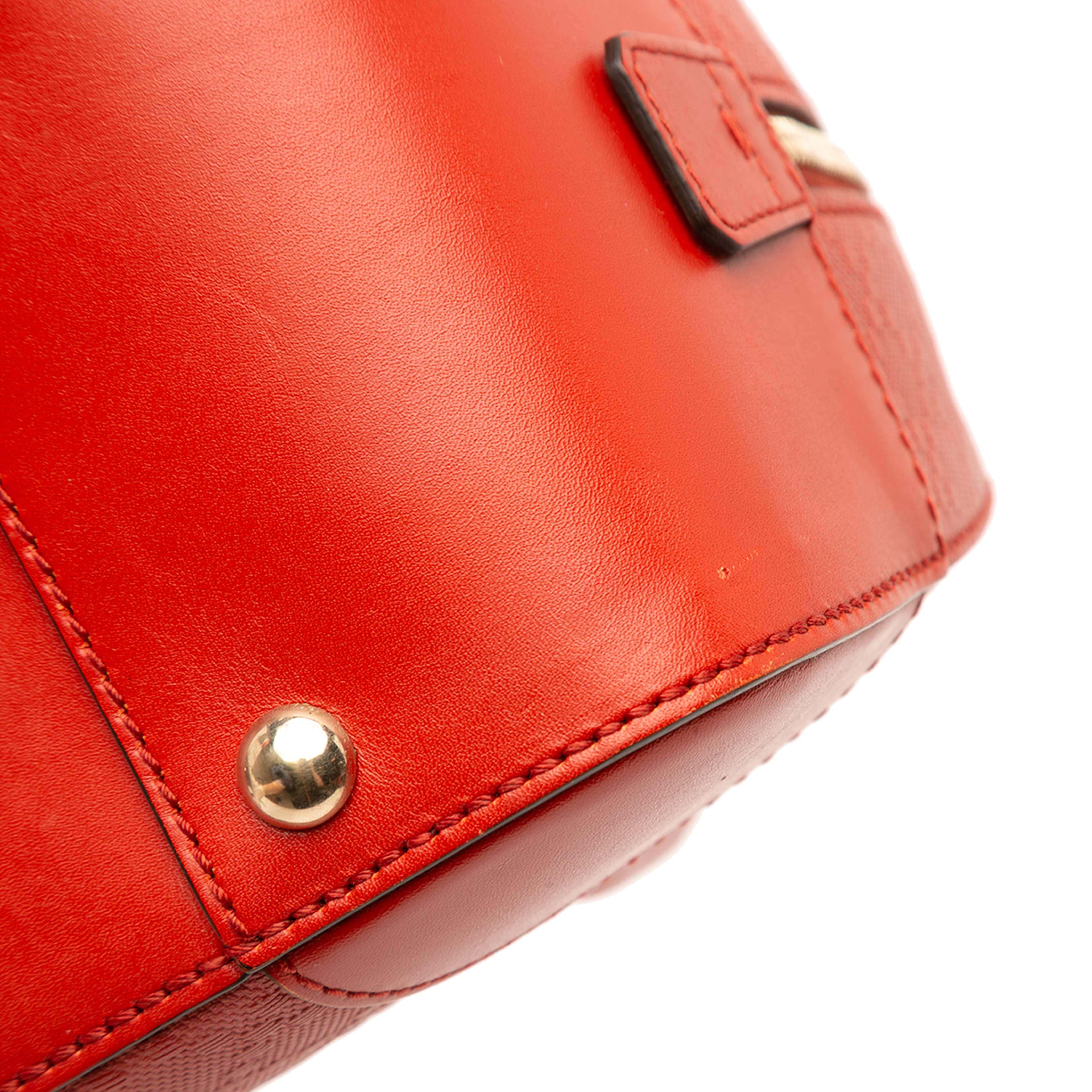 Gucci Diamante Bright Leather Satchel, från Luxclusif, i färgen röd. Klicka för att öppna bilden i stort format