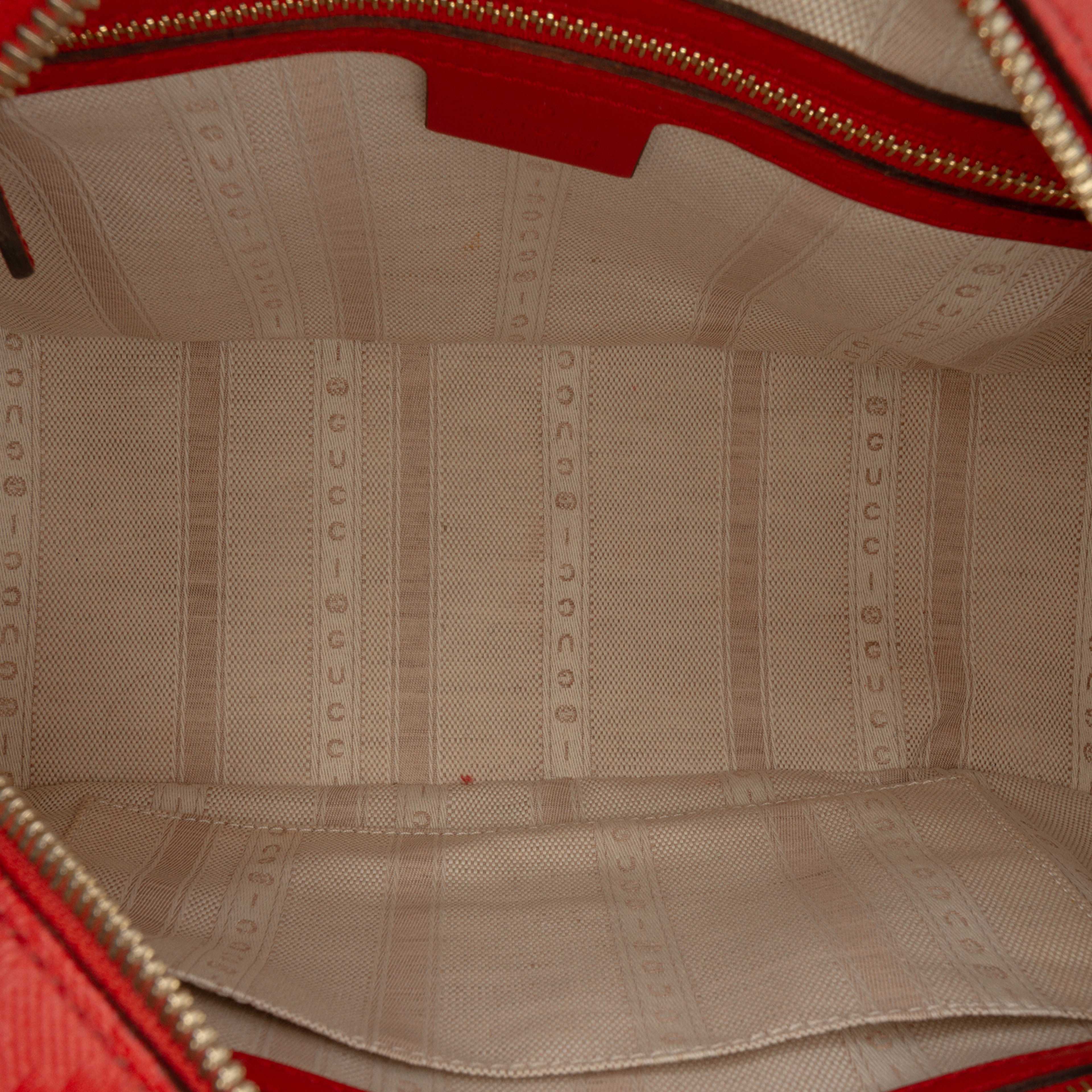 Gucci Diamante Bright Leather Satchel, från Luxclusif, i färgen red. Klicka för att öppna bilden i stort format