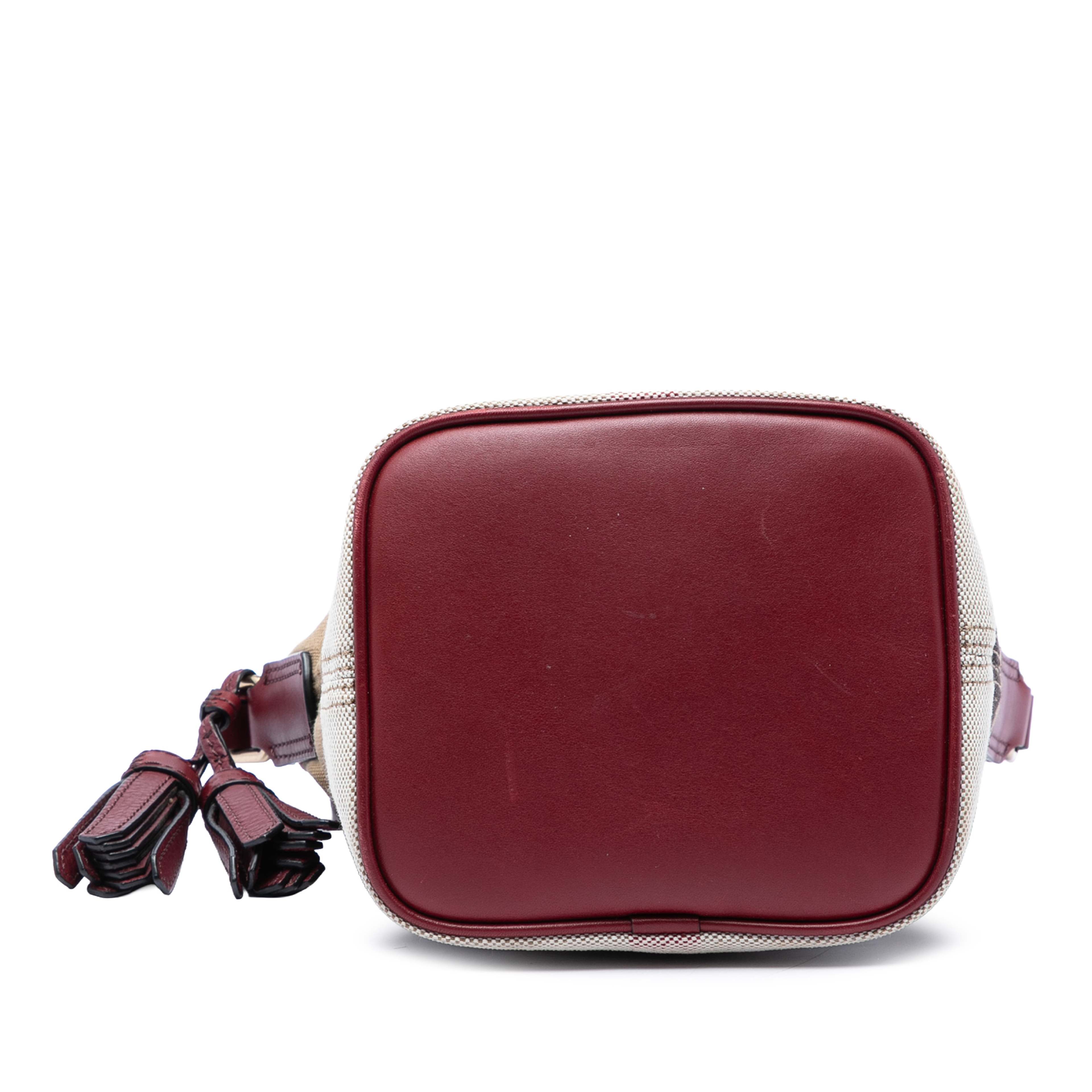 Burberry Mini Mega Check Canvas Ashby Tassel Bucket Bag, från Luxclusif, i färgen brun. Klicka för att öppna bilden i stort format