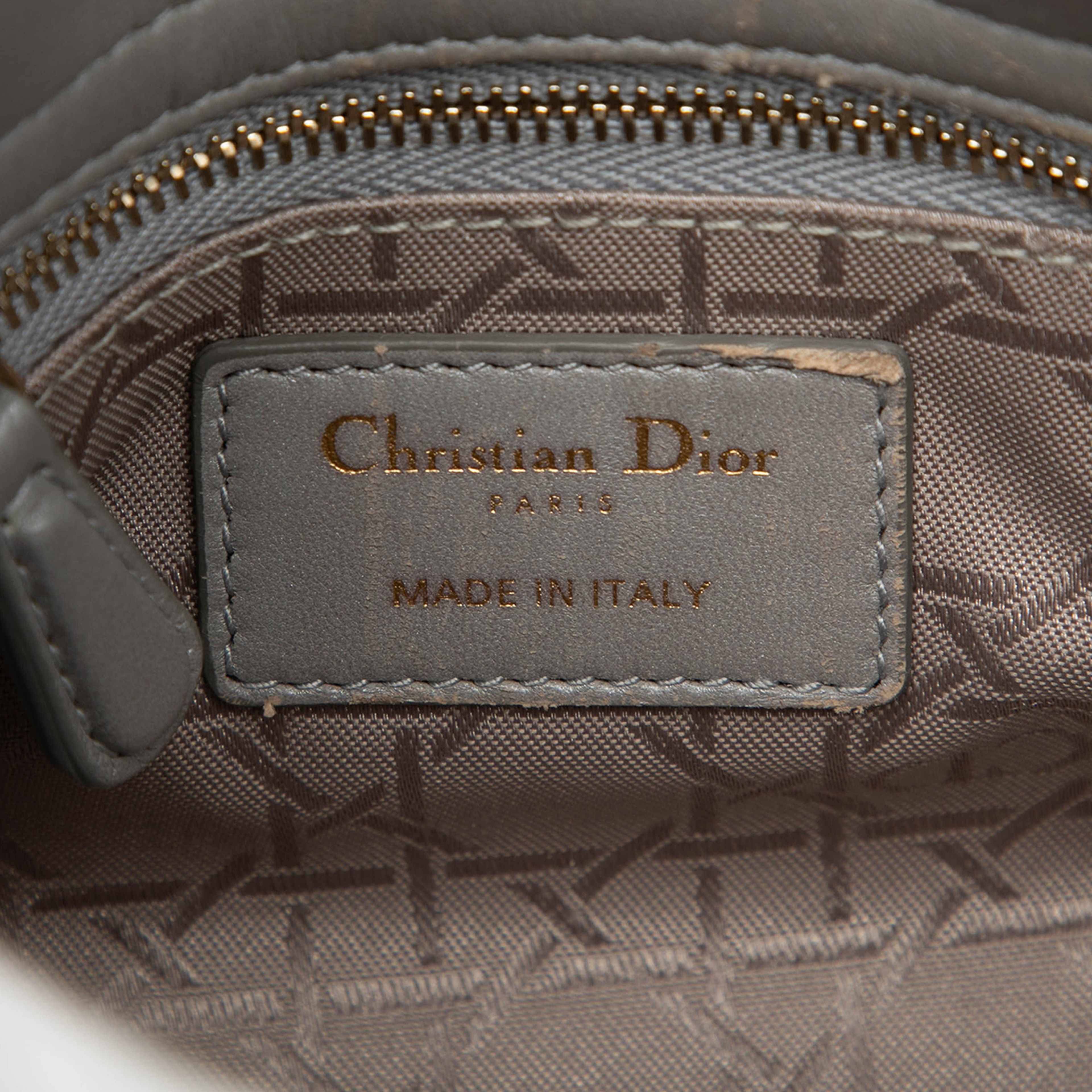 Dior Mini Metallic Lambskin Cannage Lady Dior, från Luxclusif, i färgen gray. Klicka för att öppna bilden i stort format