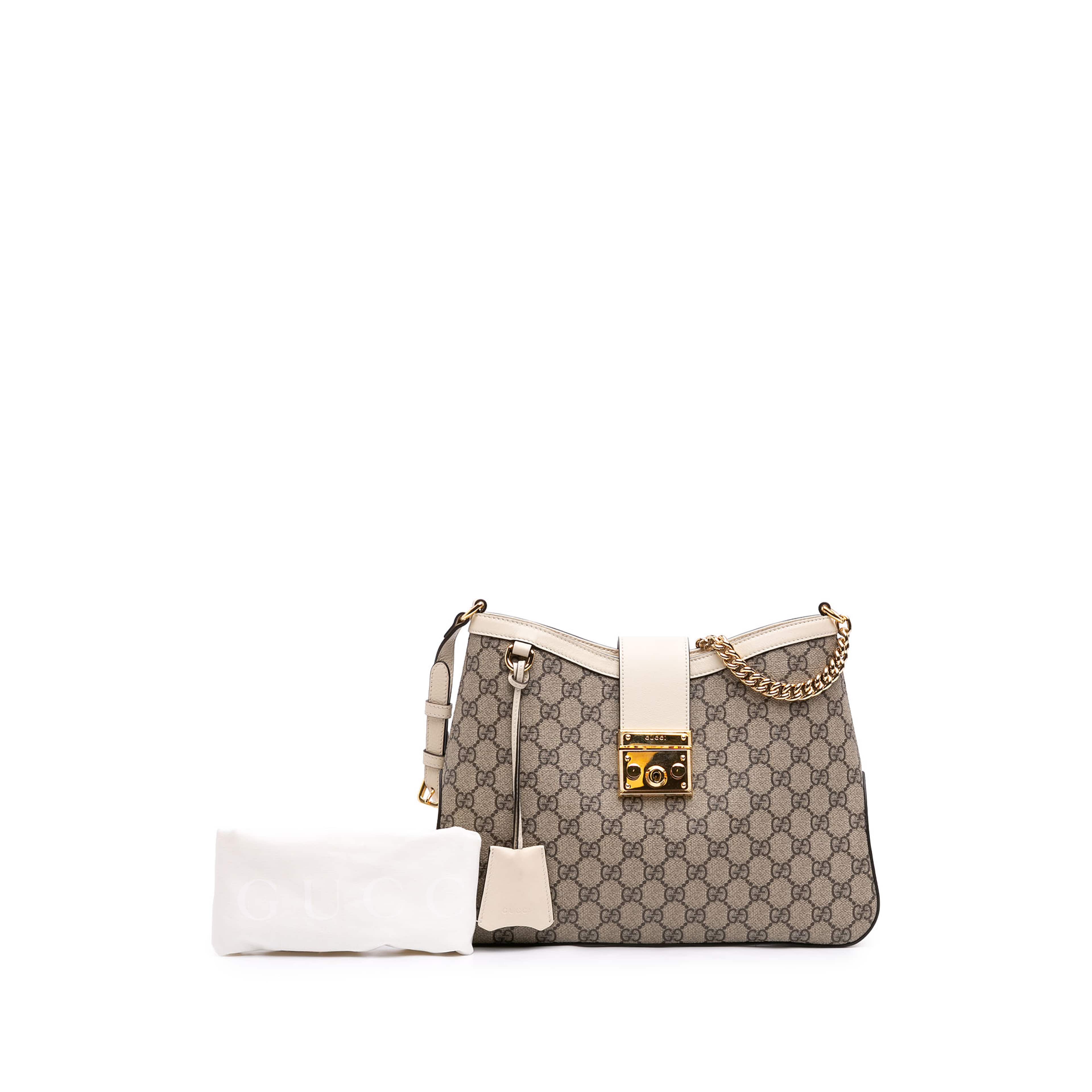 Gucci Medium Gg Supreme Padlock Shoulder Bag, från Luxclusif, i färgen beige. Klicka för att öppna bilden i stort format