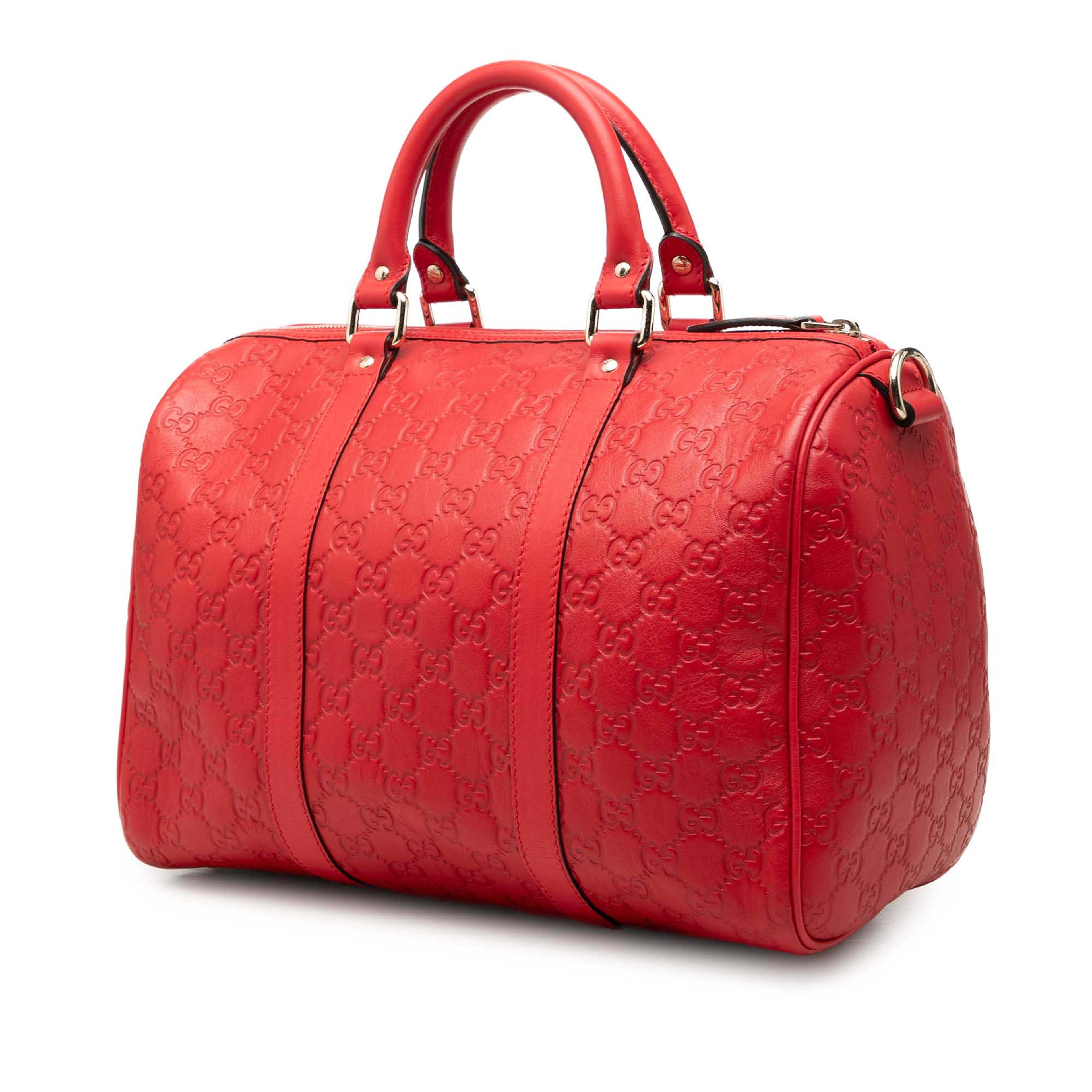 Gucci Medium Guccissima Joy Boston Bag, från Luxclusif, i färgen röd. Klicka för att öppna bilden i stort format
