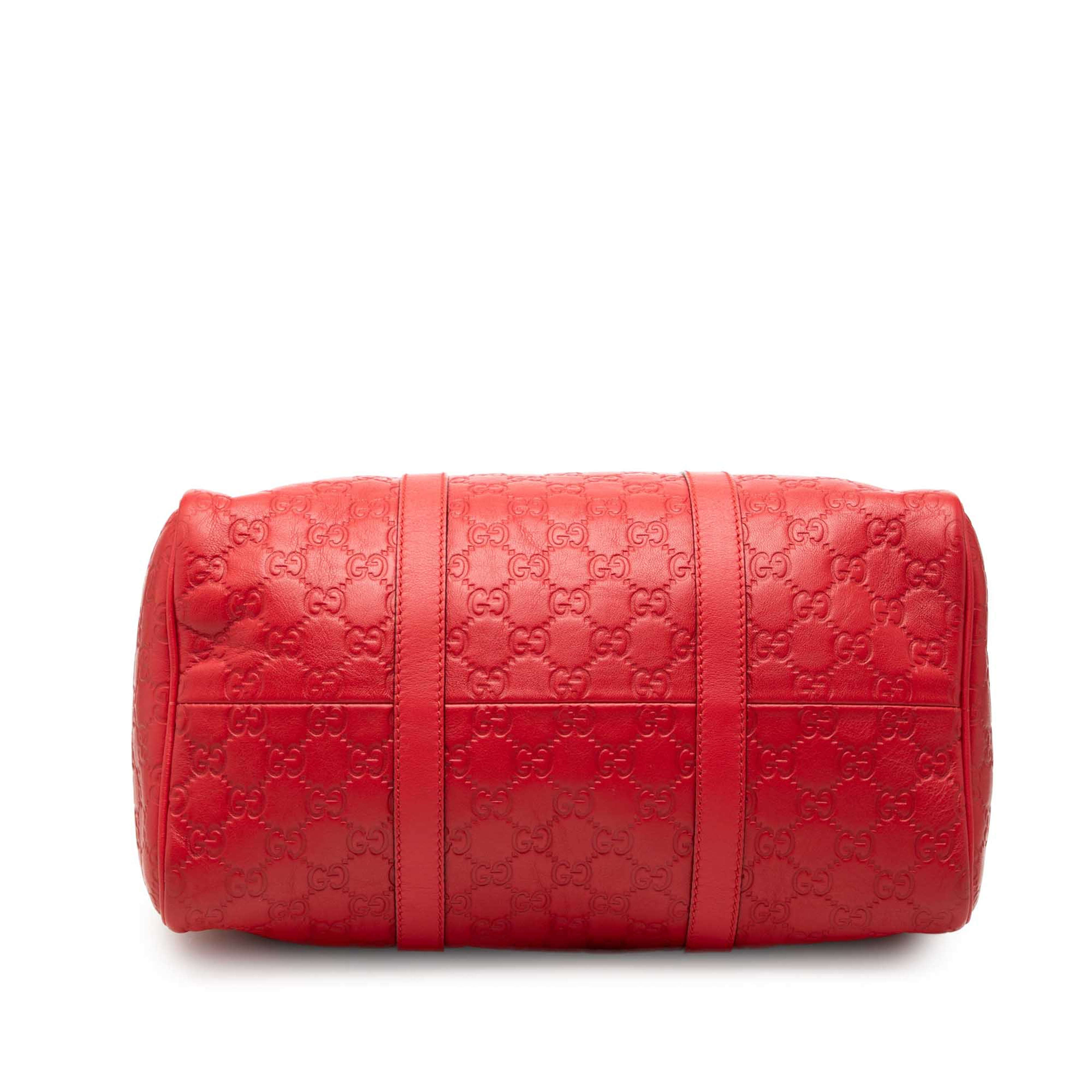 Gucci Medium Guccissima Joy Boston Bag, från Luxclusif, i färgen röd. Klicka för att öppna bilden i stort format