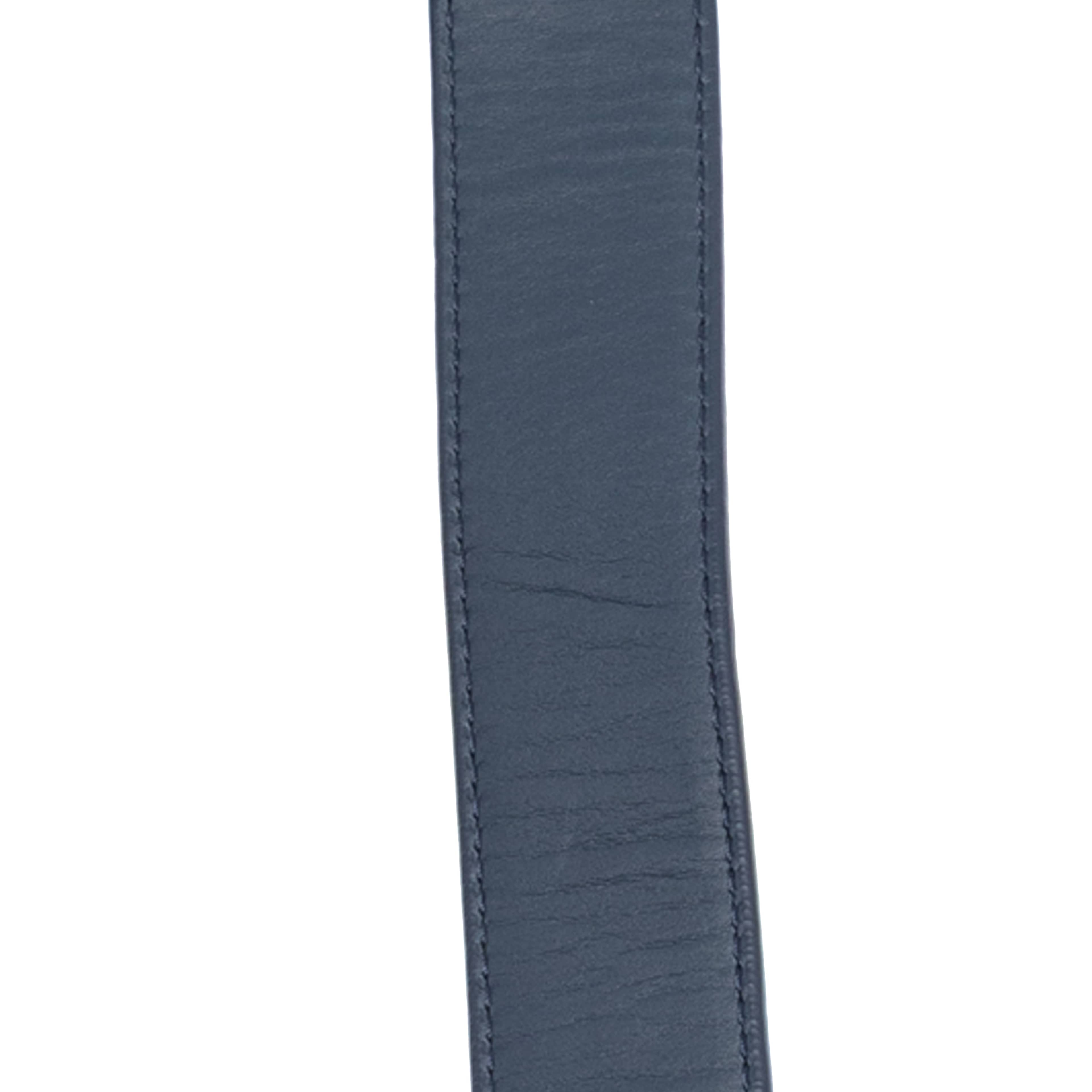 Bottega Veneta Leather Bag Strap, från Luxclusif, i färgen navy. Klicka för att öppna bilden i stort format