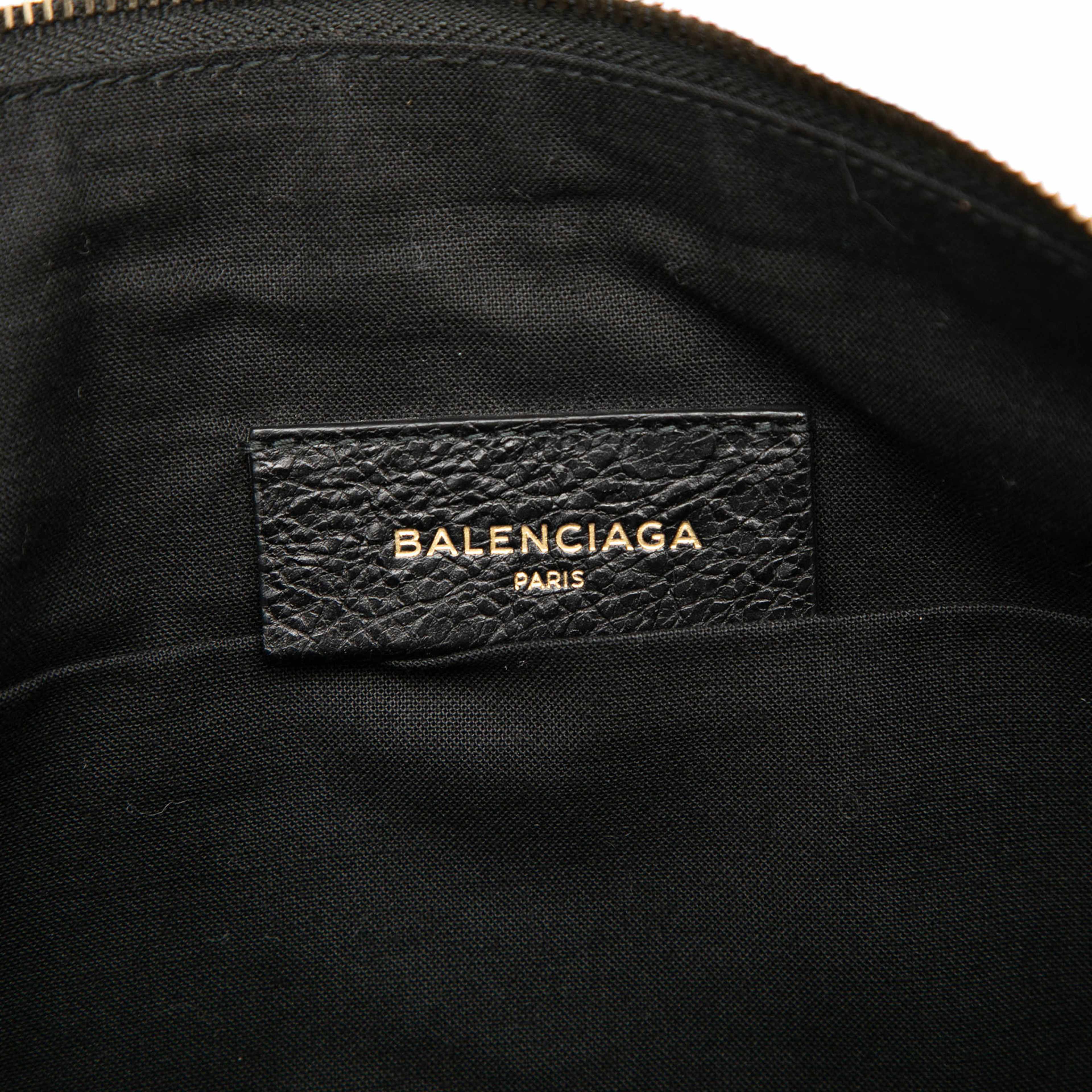 Balenciaga Lambskin Motocross Giant 12 Zip Around Flat Clutch, från Luxclusif, i färgen black. Klicka för att öppna bilden i stort format