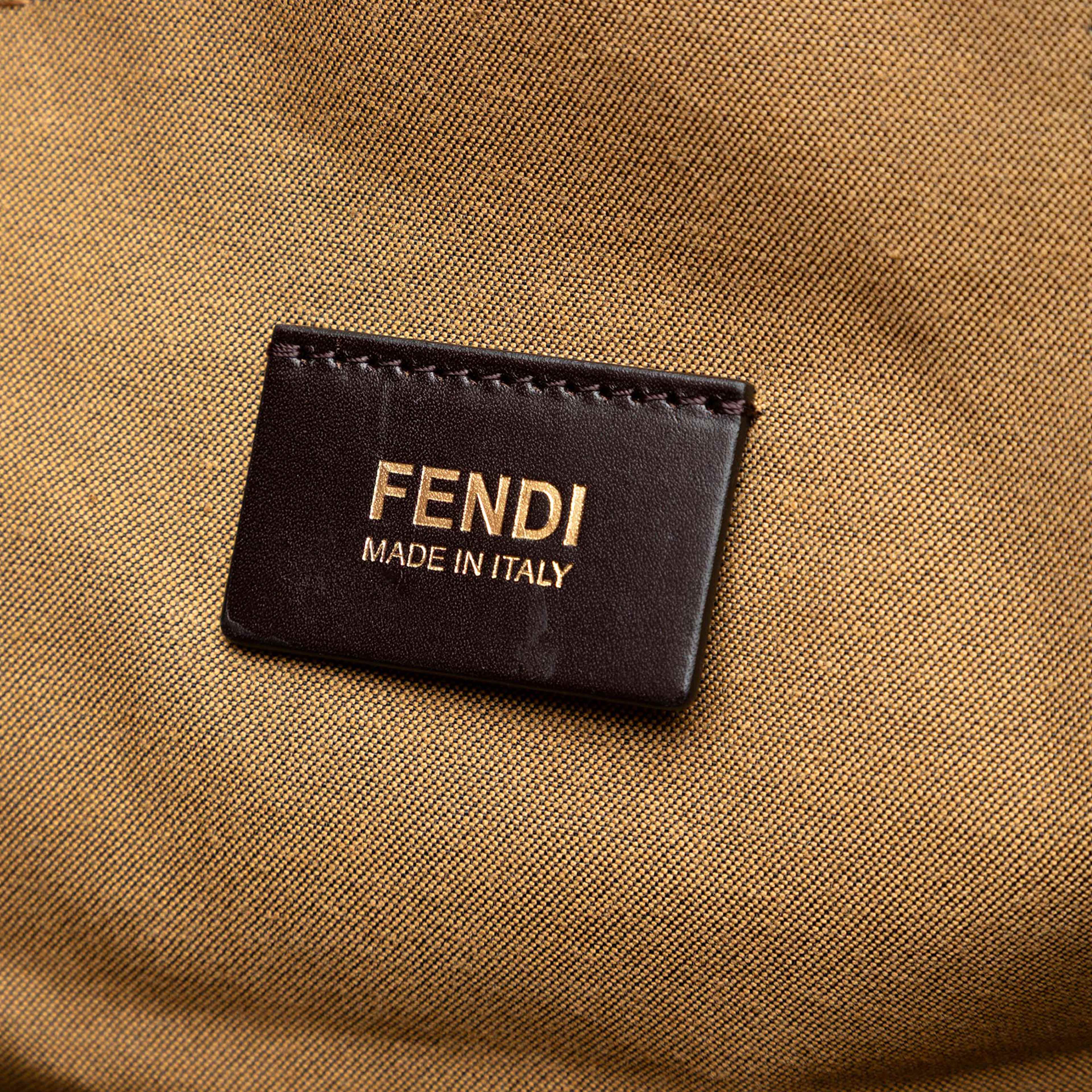 Fendi Zucca Canvas Shopping Tote, från Luxclusif, i färgen brown. Klicka för att öppna bilden i stort format