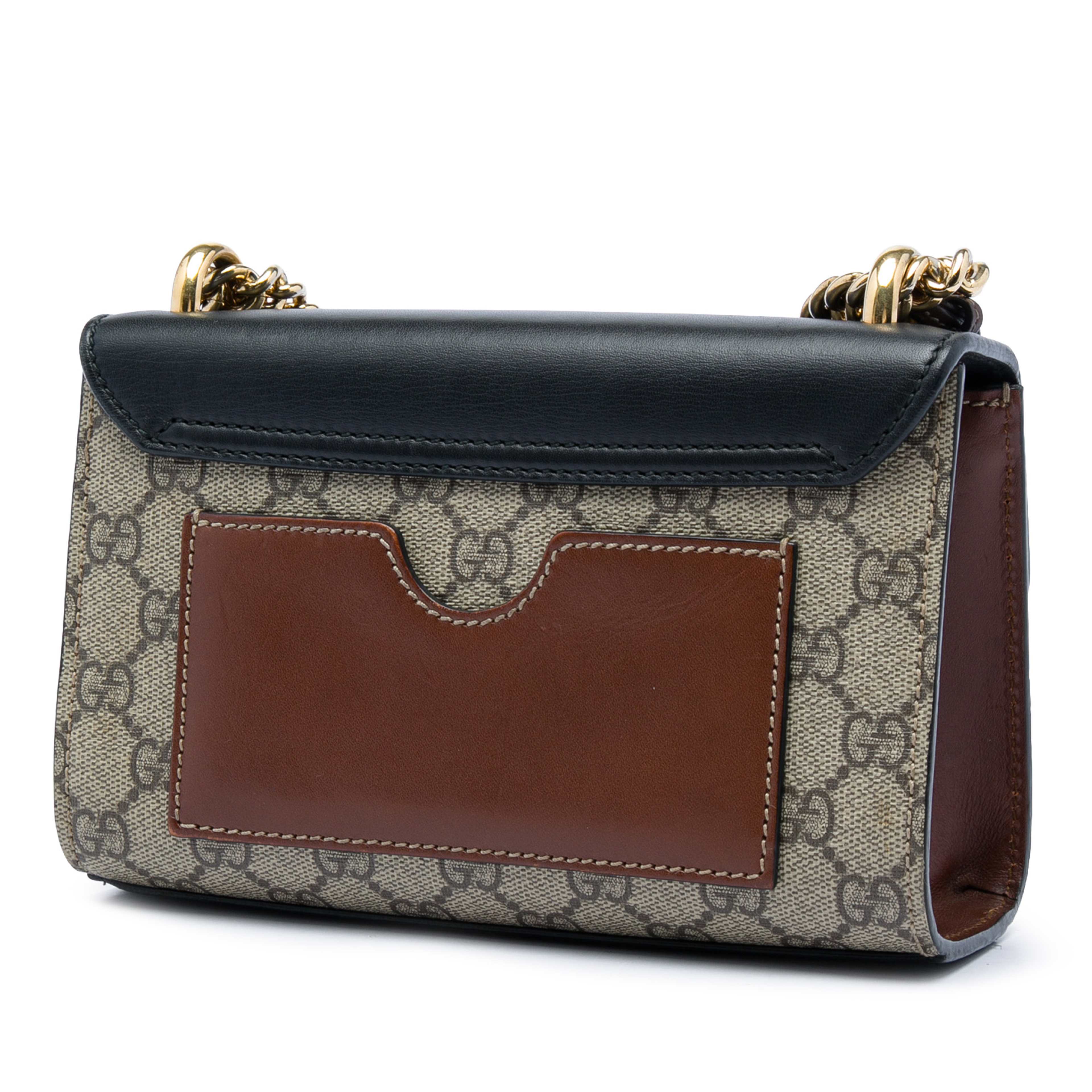 Gucci Small Gg Supreme Padlock Crossbody, från Luxclusif, i färgen beige. Klicka för att öppna bilden i stort format