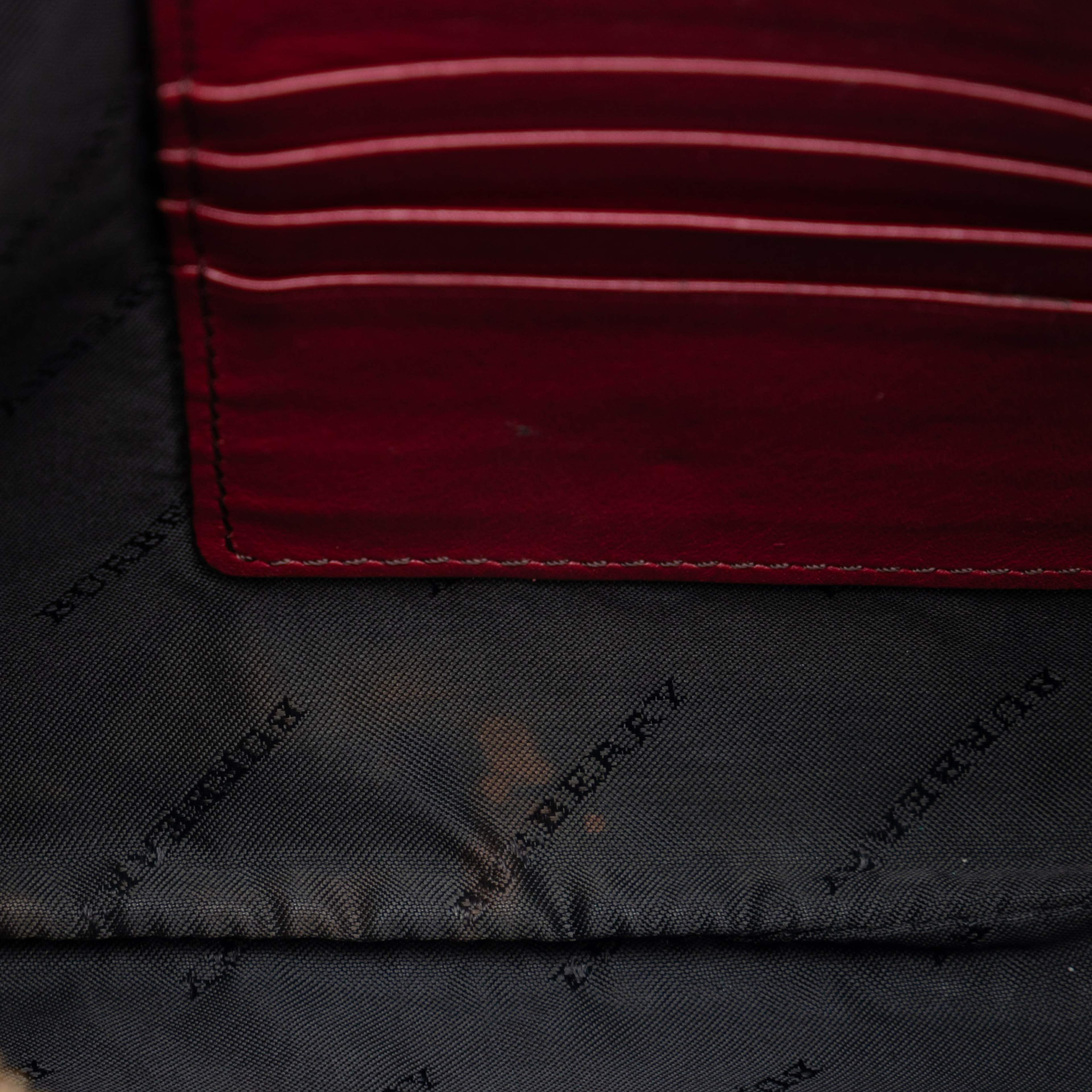 Burberry House Check Canvas Derby Peyton Crossbody, från Luxclusif, i färgen light brown. Klicka för att öppna bilden i stort format