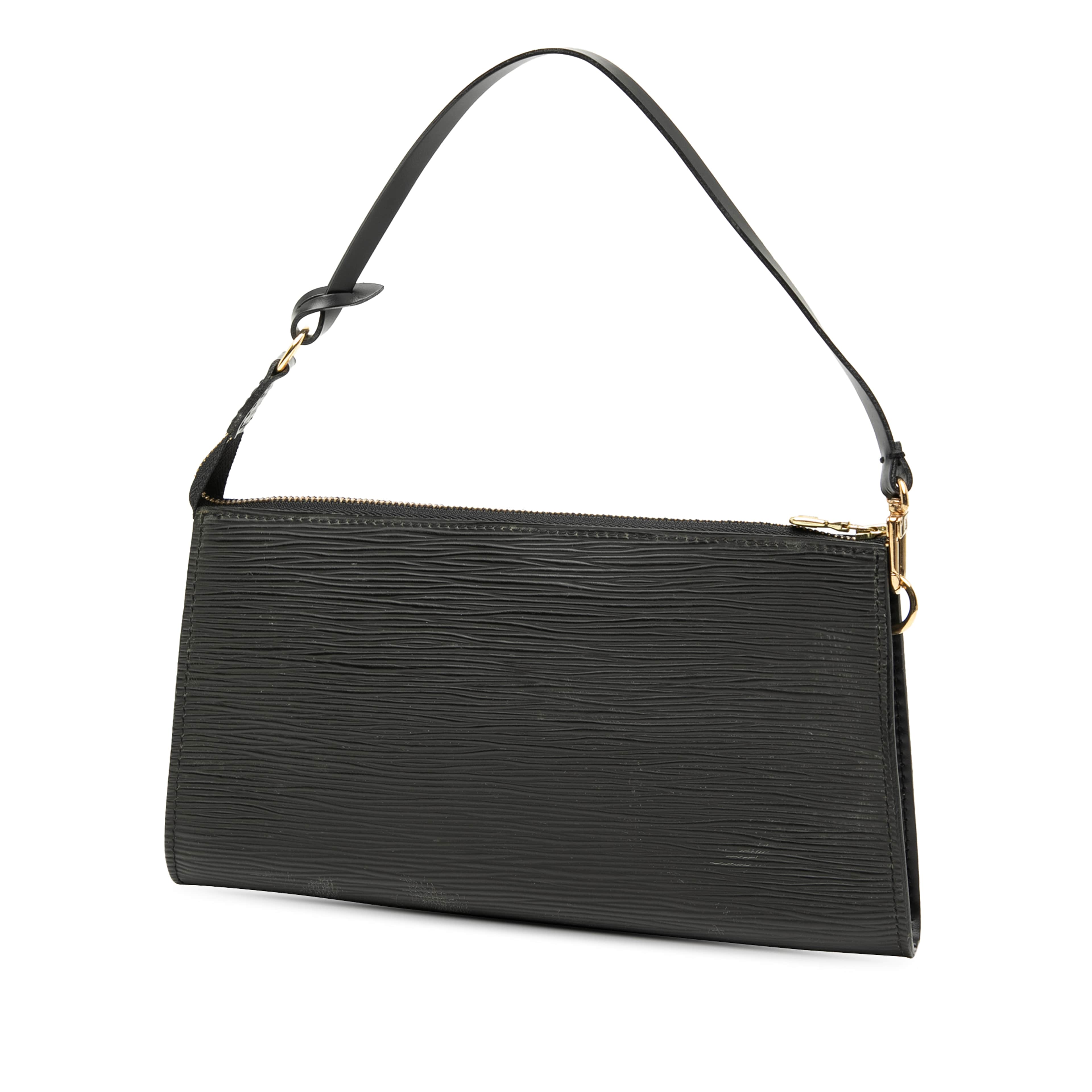 Louis Vuitton Epi Pochette Accessoires, från Luxclusif, i färgen svart. Klicka för att öppna bilden i stort format
