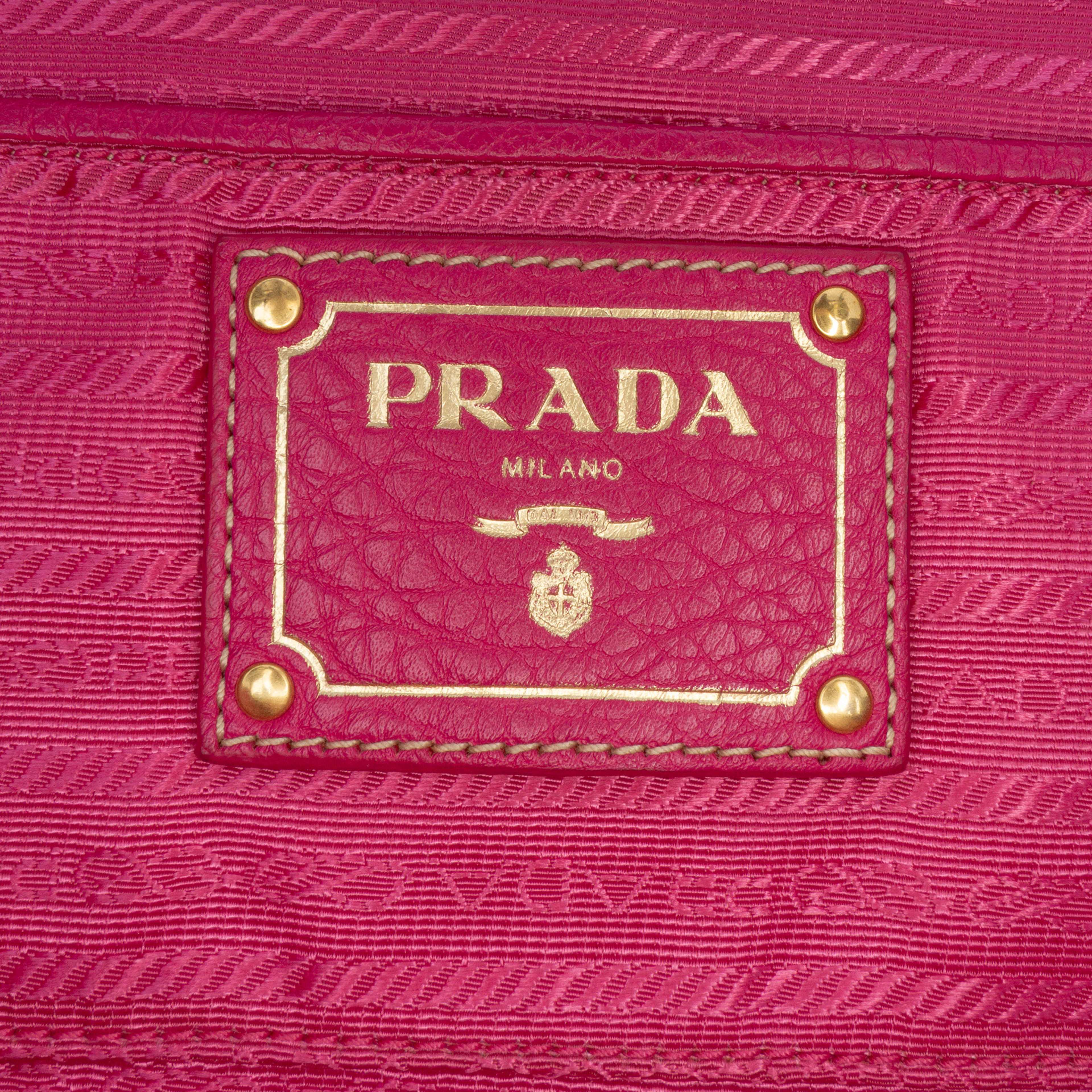 Prada Tessuto Canapa Logo Tote, från Luxclusif, i färgen pink. Klicka för att öppna bilden i stort format