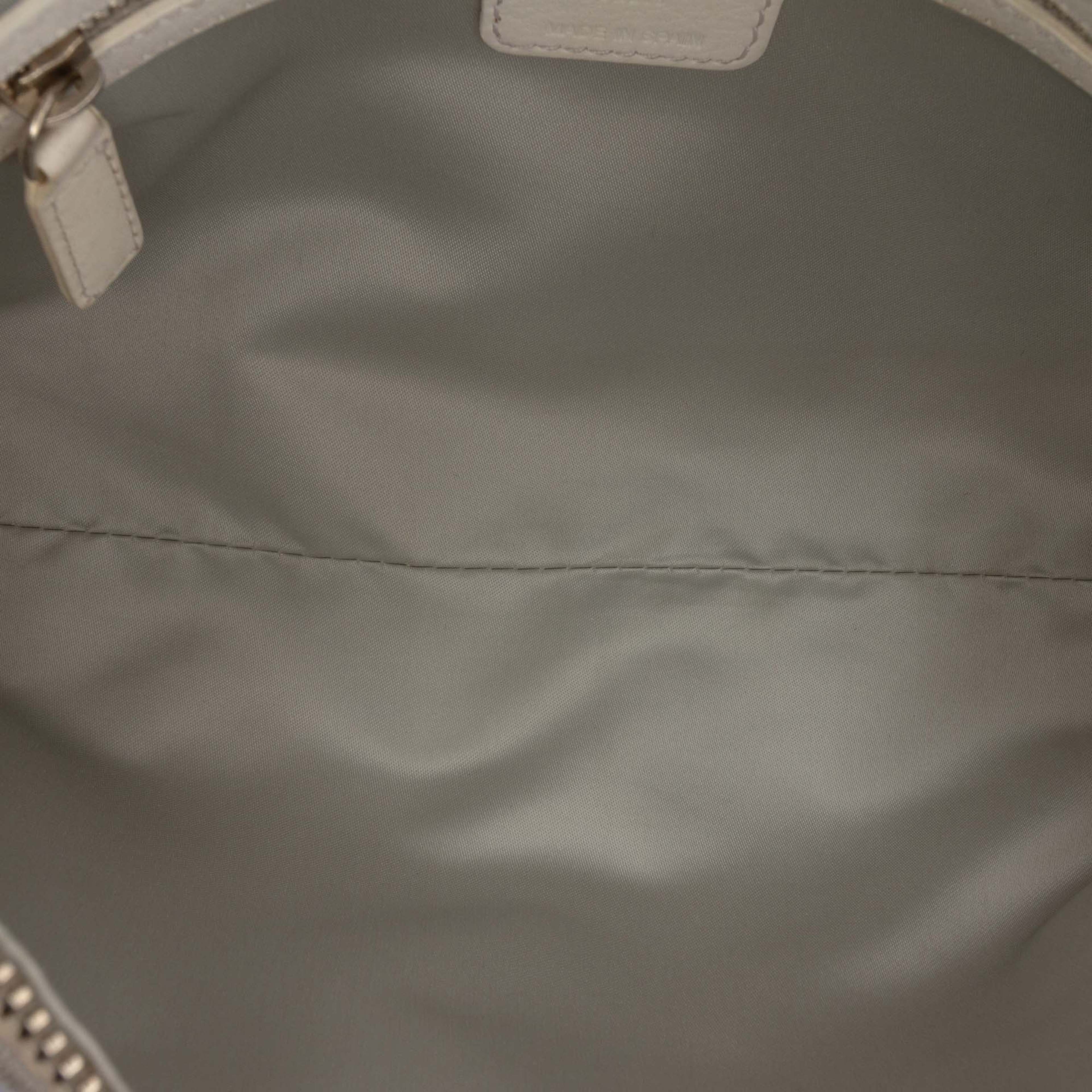 Dior Diorissimo Trotter Coated Canvas Romantique Crossbody, från Luxclusif, i färgen off white. Klicka för att öppna bilden i stort format