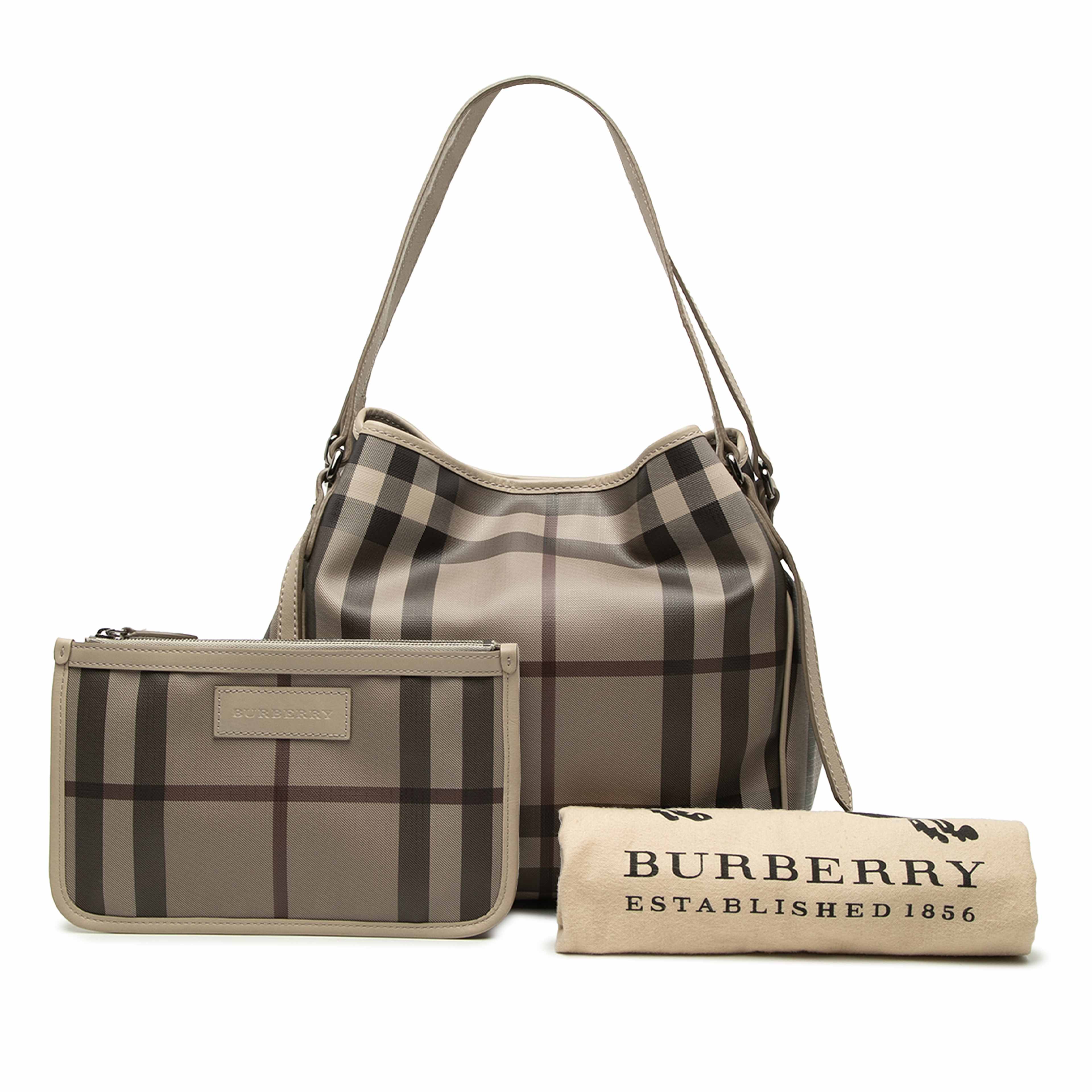 Burberry Small Smoke Check Coated Canvas Canterbury Tote, från Luxclusif, i färgen grå. Klicka för att öppna bilden i stort format