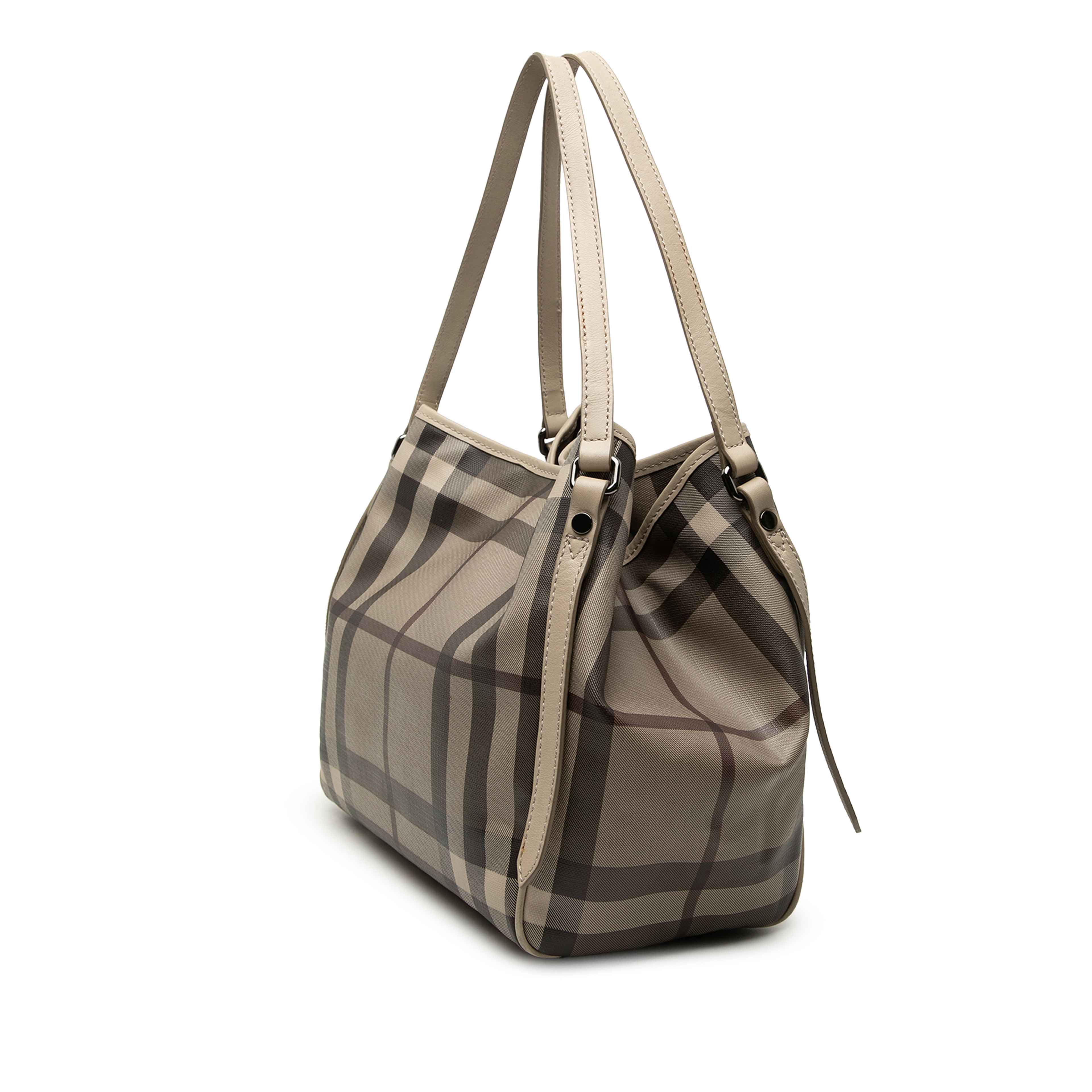 Burberry Small Smoke Check Coated Canvas Canterbury Tote, från Luxclusif, i färgen gray. Klicka för att öppna bilden i stort format