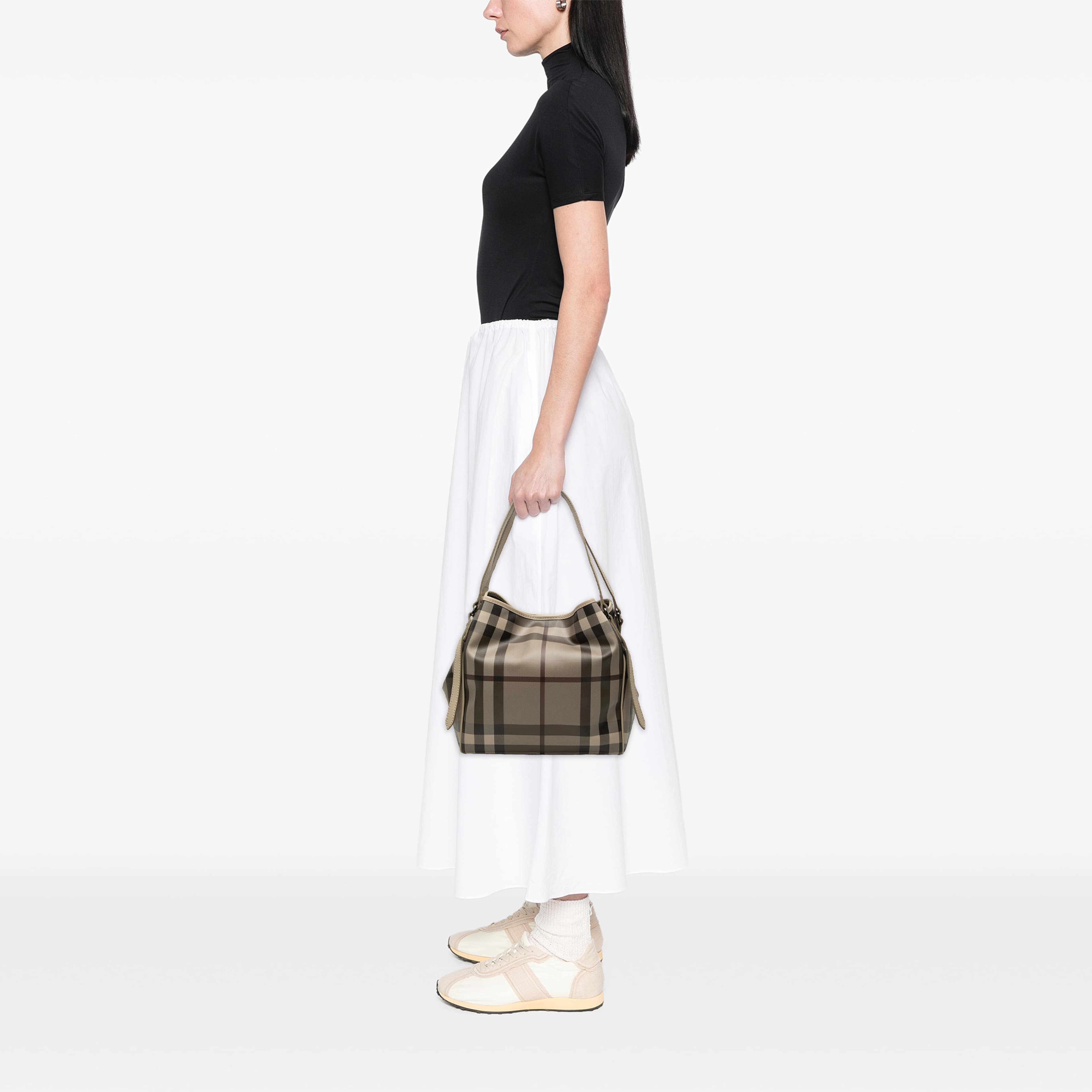 Burberry Small Smoke Check Coated Canvas Canterbury Tote, från Luxclusif, i färgen grå. Klicka för att öppna bilden i stort format